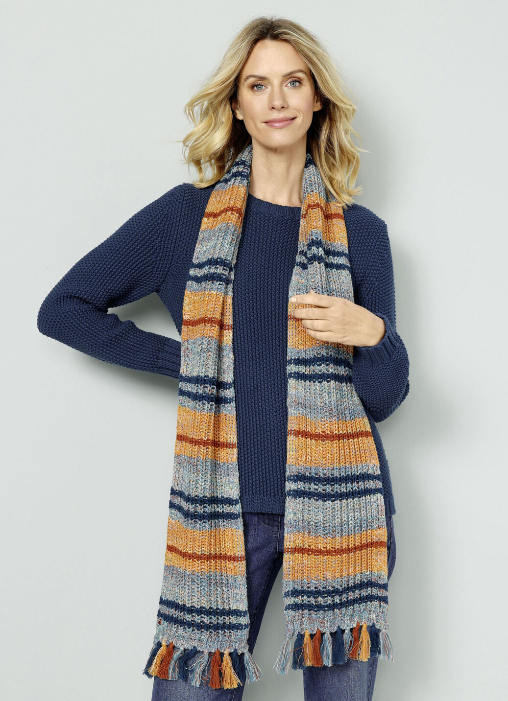 Pullover mit Schal in Grobstrick