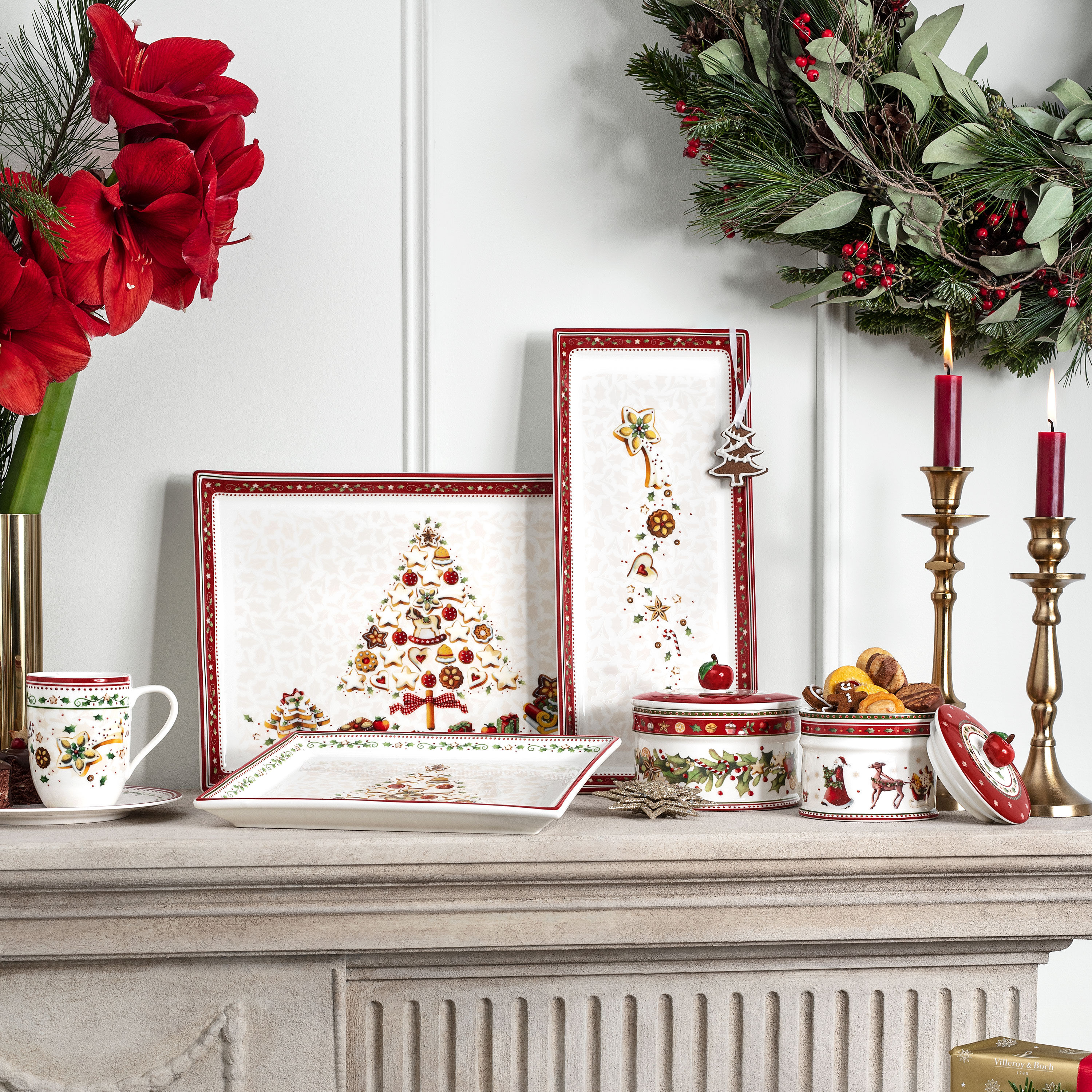 Winter Bakery Delight Cake platter Red, 15.8'' x 10.9'', Premium Porcelain