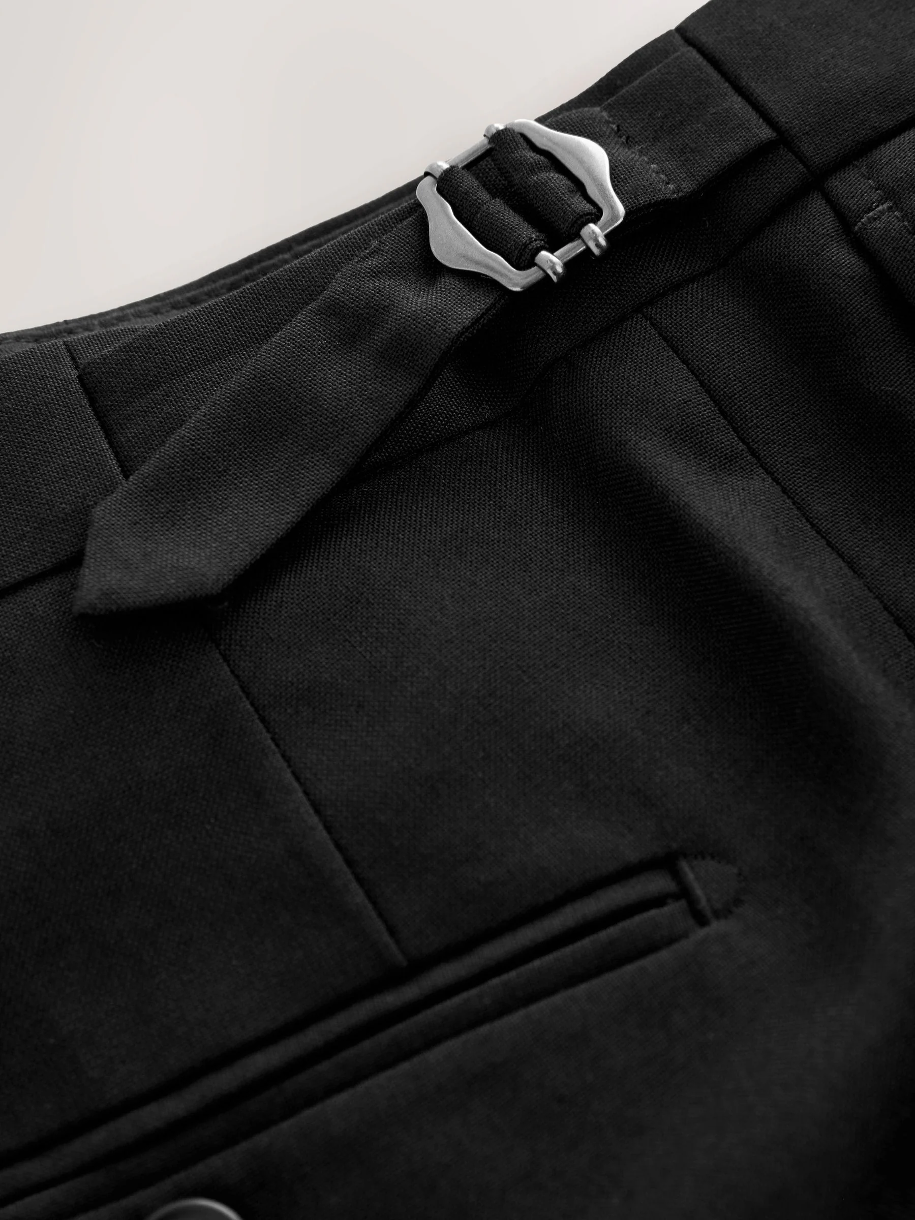 Zwart - Pantalon met zijverstelling en slim fit