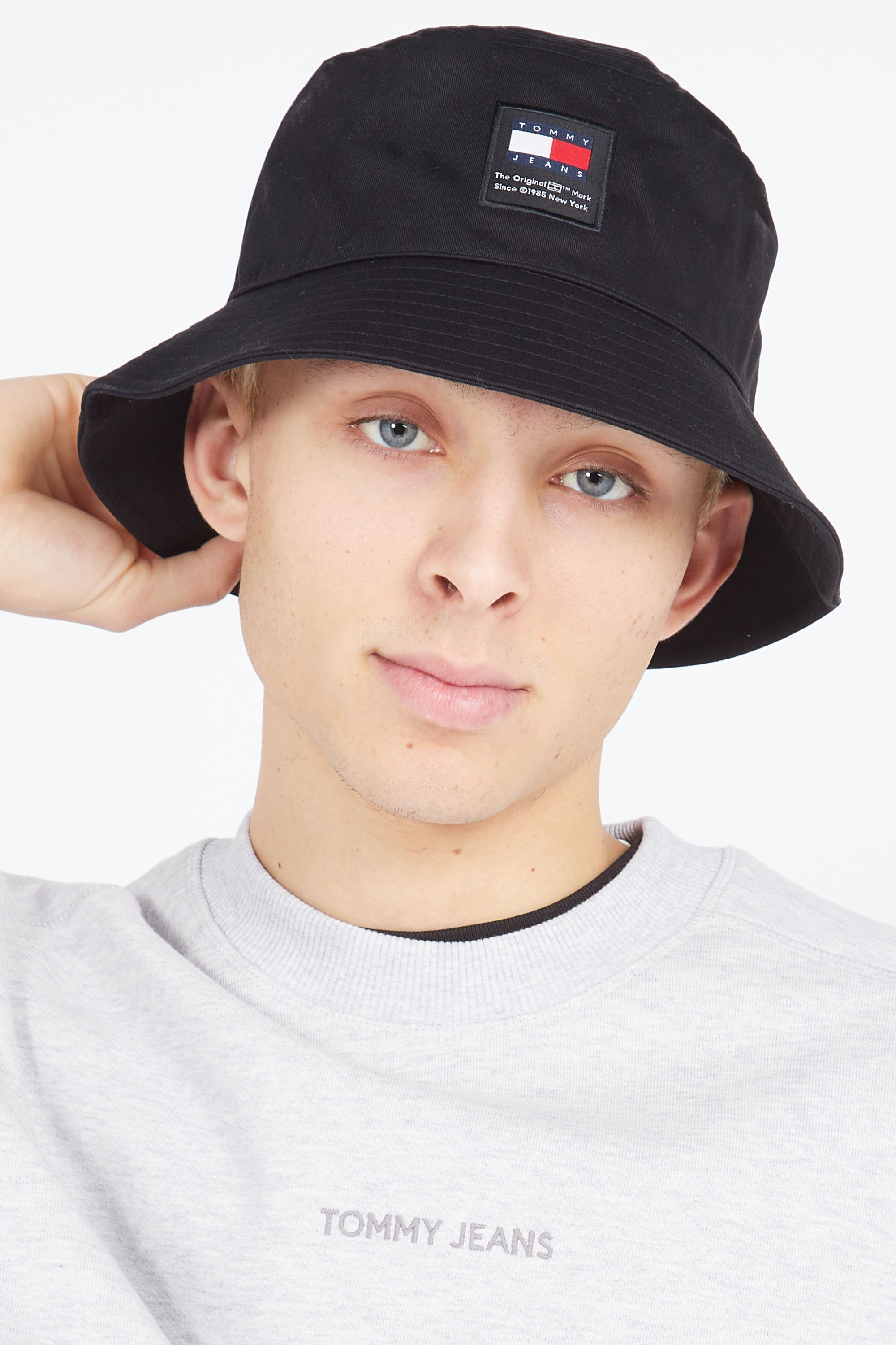 TOMMY JEANS Bob MODERN PATCH  Noir