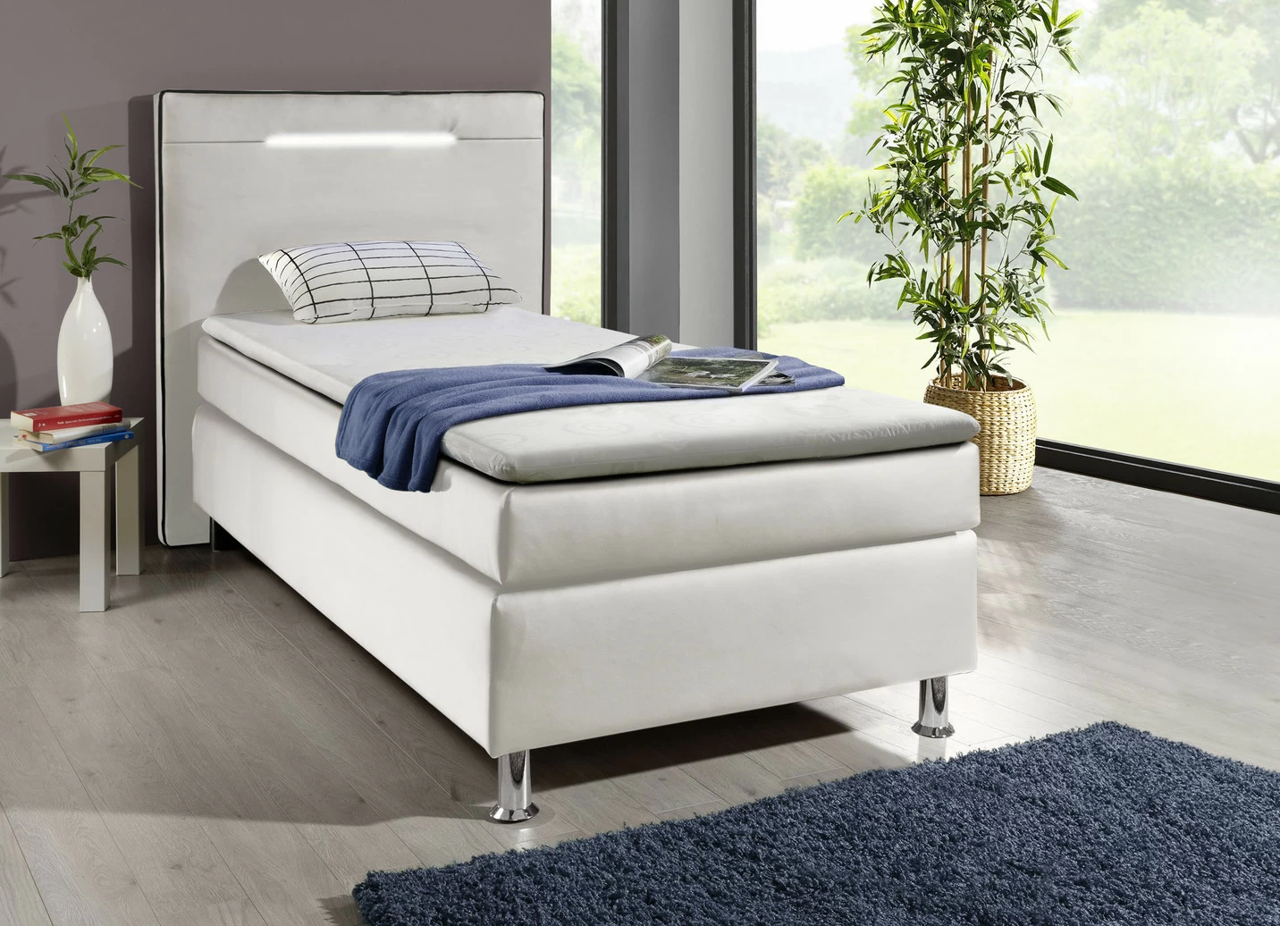 Boxspringbett mit LED-Beleuchtung