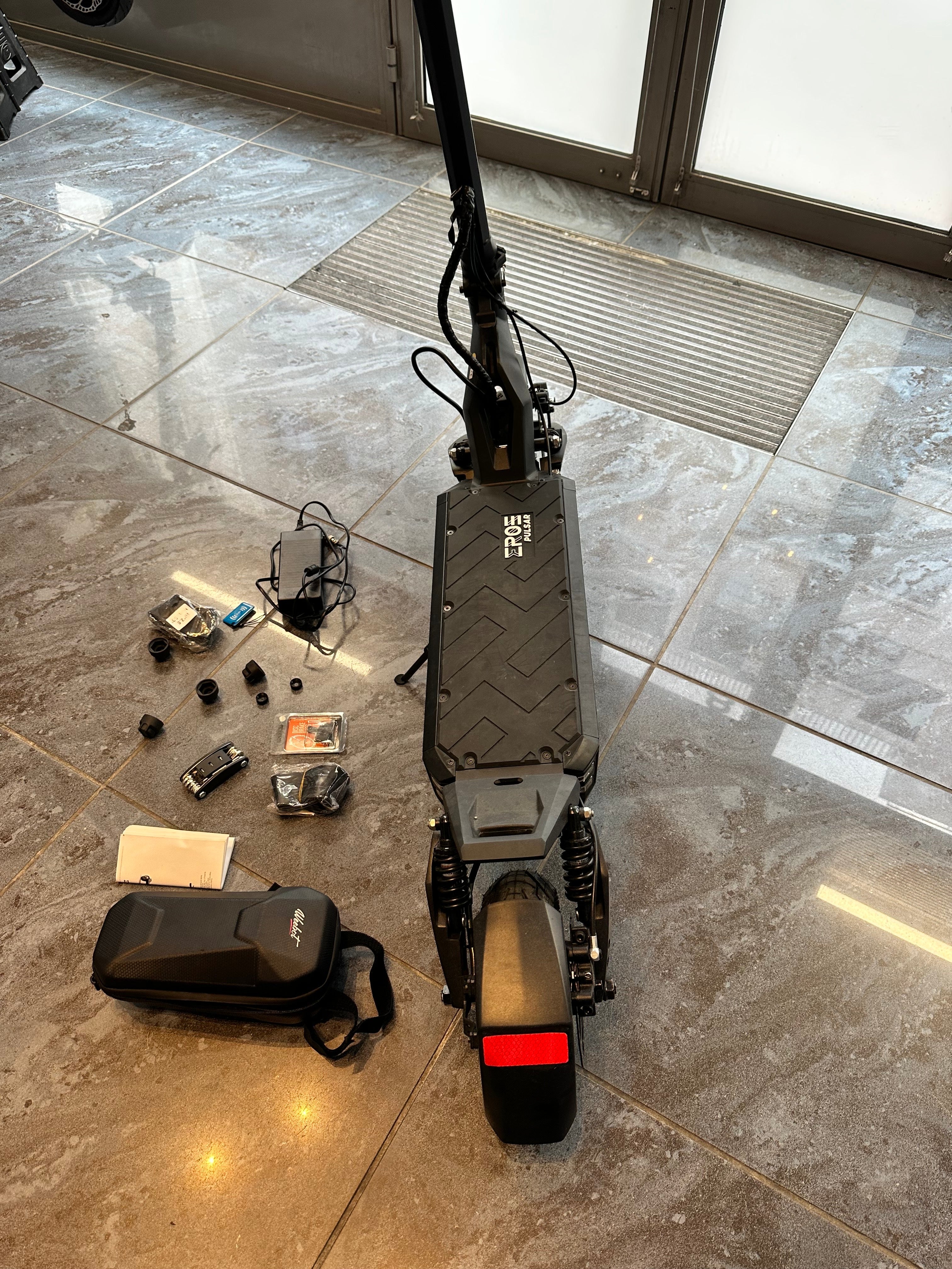 Trottinette Électrique Weebot Eroz Pulsar - 10 Pouces  (60V 18Ah) - Occasion