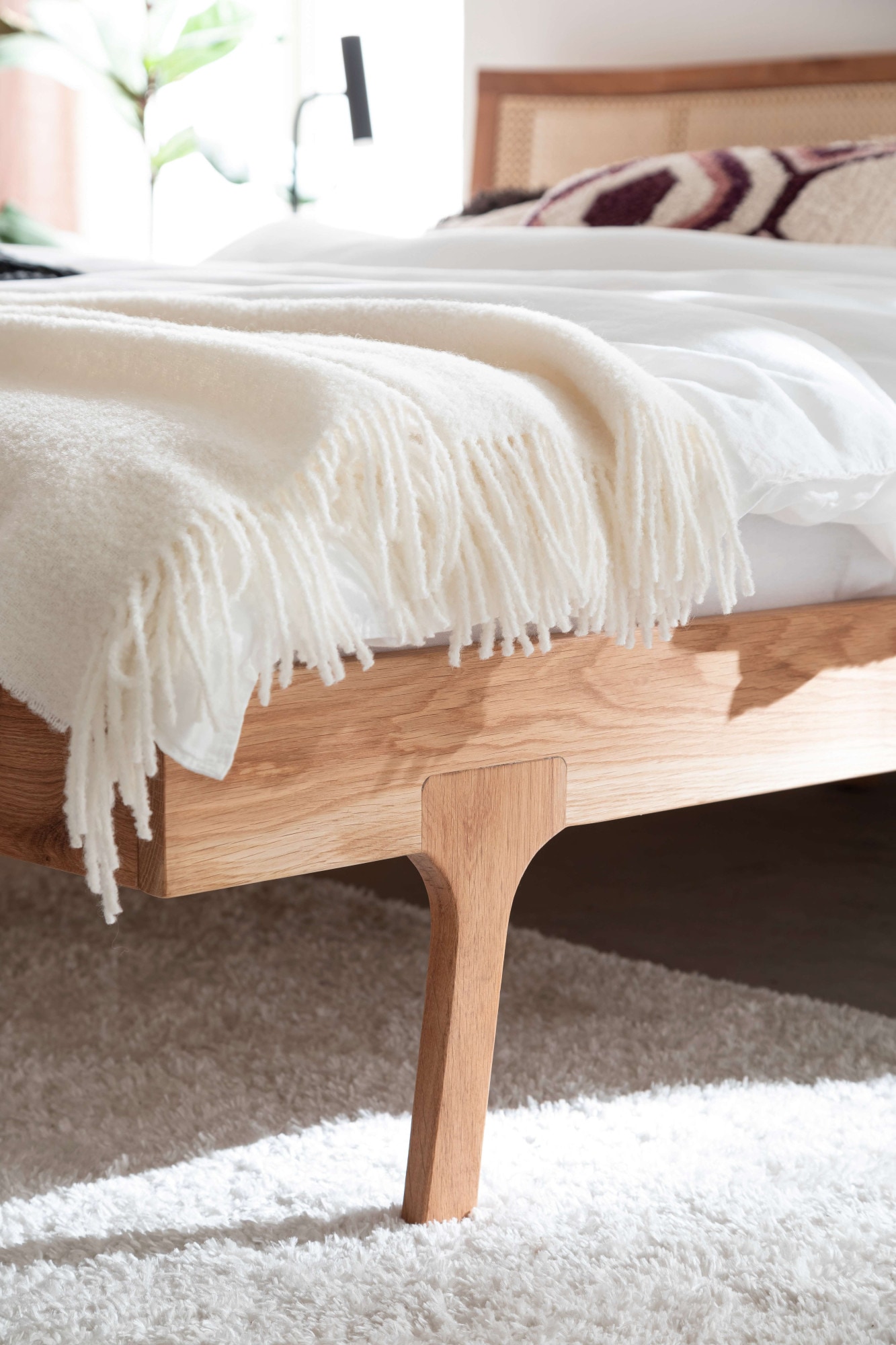 Home affaire Bett »Hällevik Doppelbett, Massivholzbett, OTTOs Choice,« Massive FSC®-zertifizierte Eiche geölt, Kopfteil mit Wiener Geflecht
