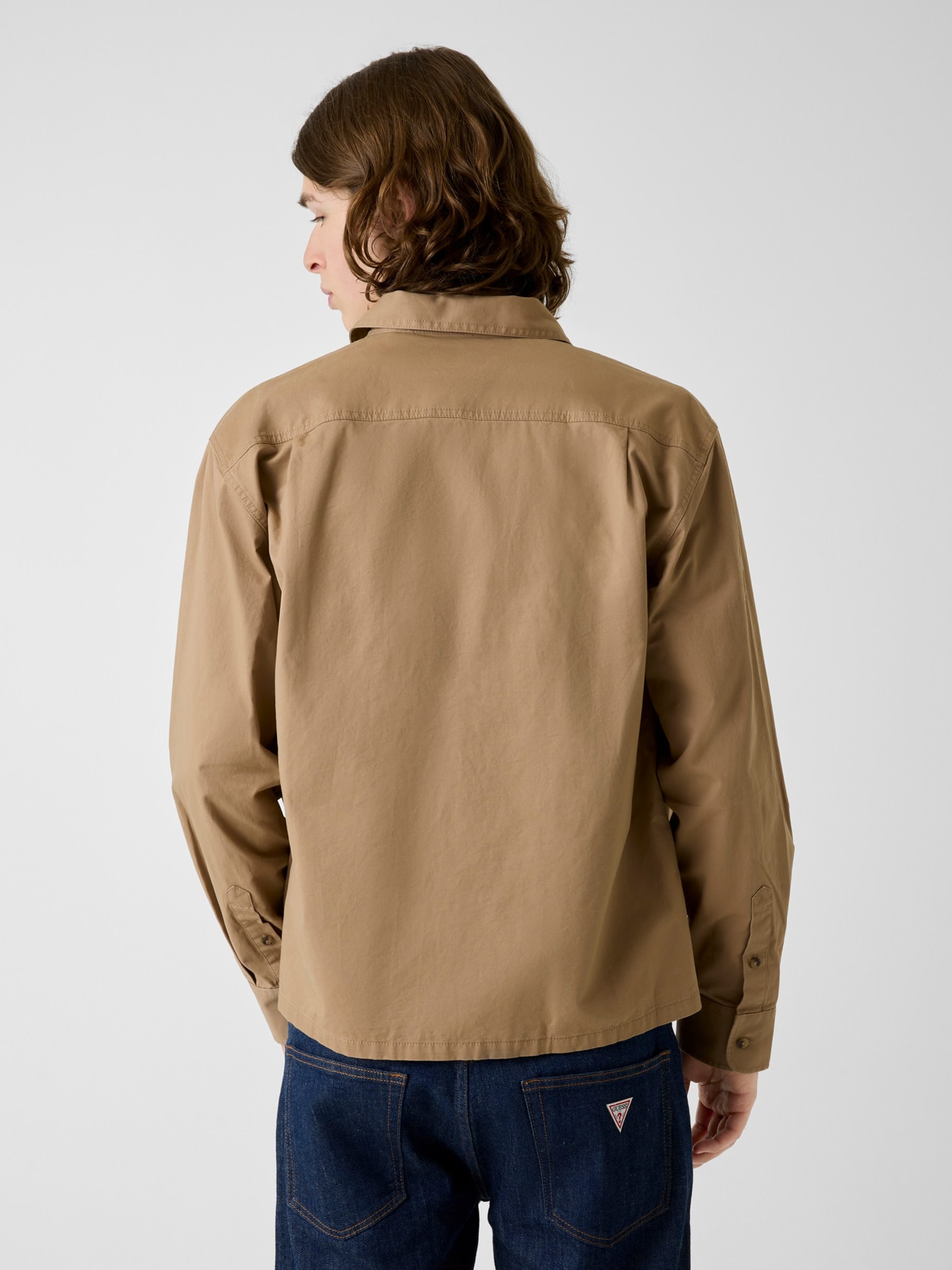 Camisa cropped quadrada com bolso
