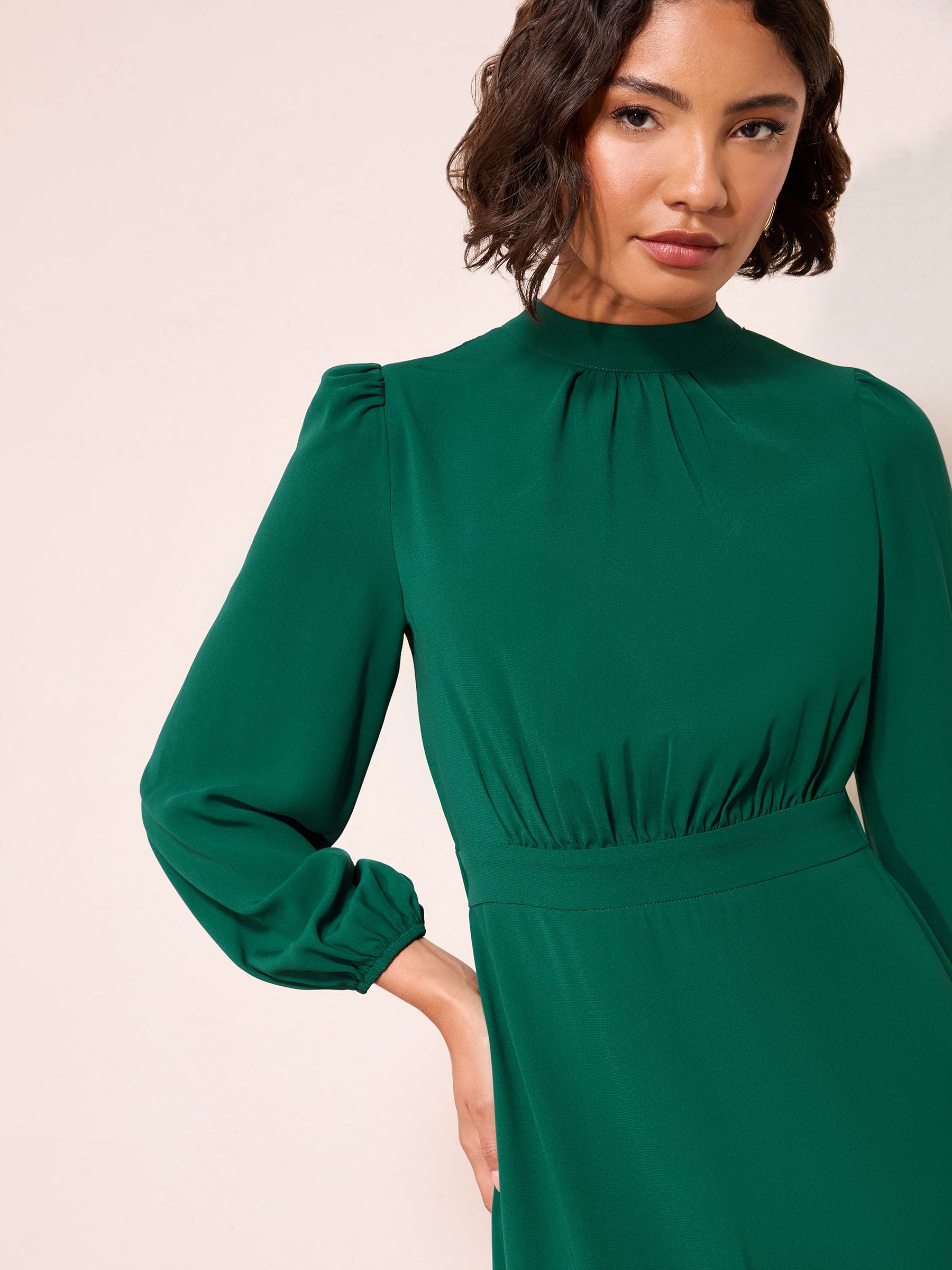 Groen - Friends Like These Midi-jurk met opstaande kraag en lange mouwen en strikdetail