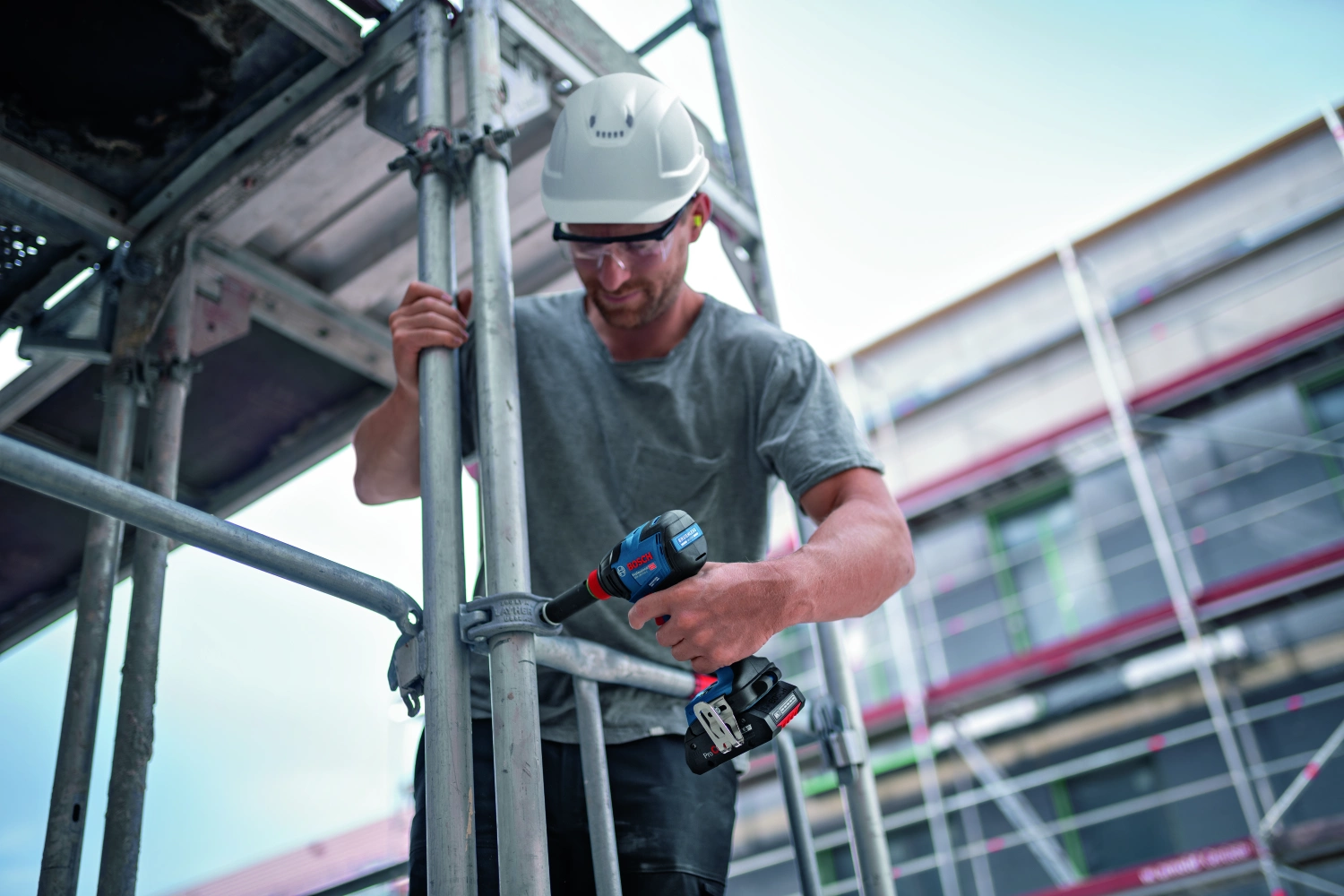 Bosch GDX 18V-210 C 18V Li-ion Accu slagschroevendraaier/slagmoeraanzetter set (2x4.0Ah) in L-Boxx