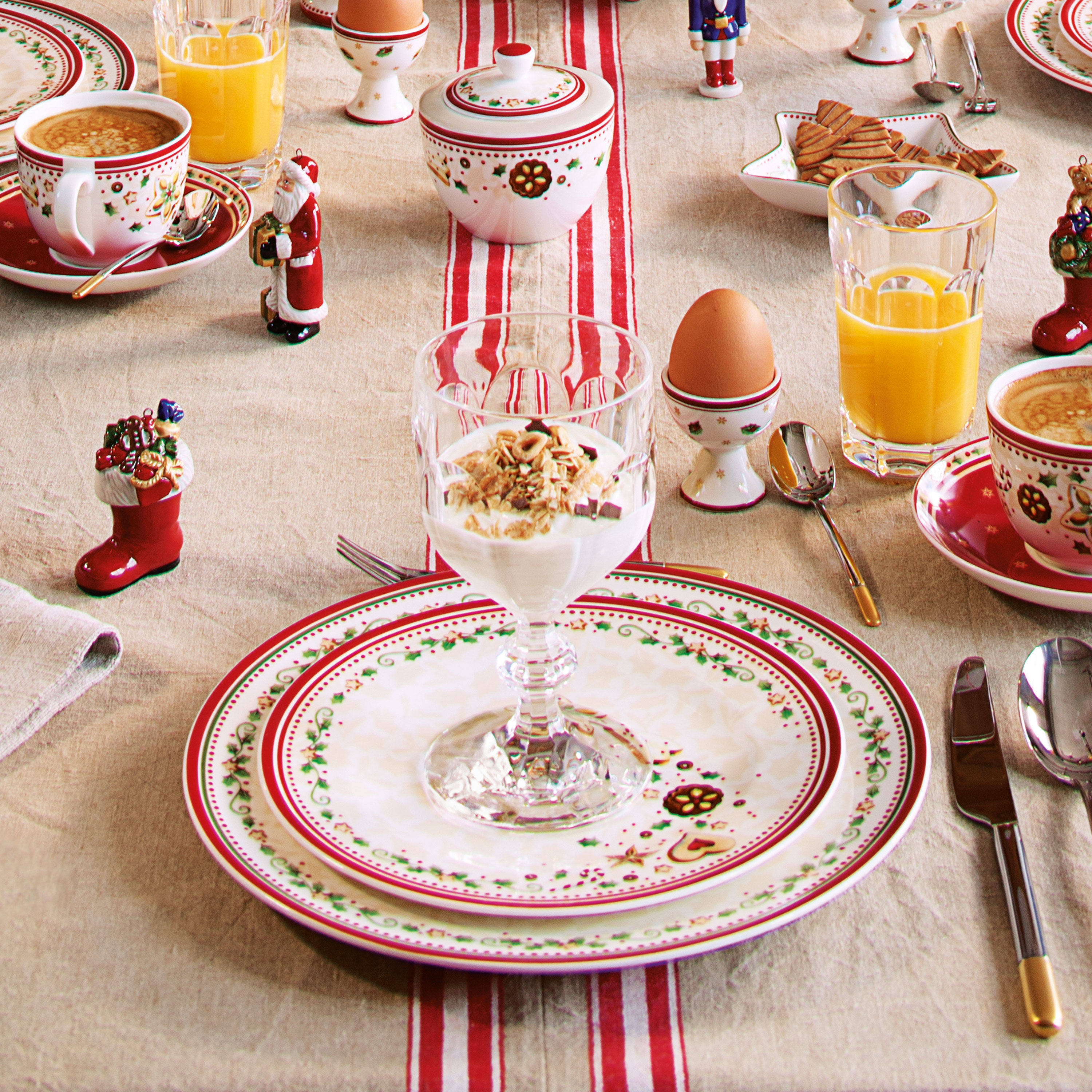 Winter Bakery Delight Dinner plate Red, 10.8'', Premium Porcelain
