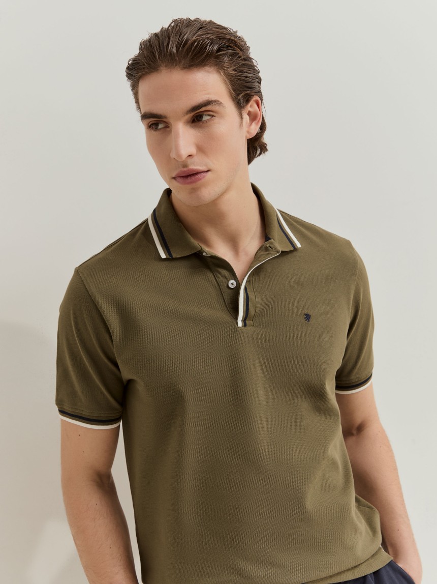 Polo regular fit em piqué de algodão