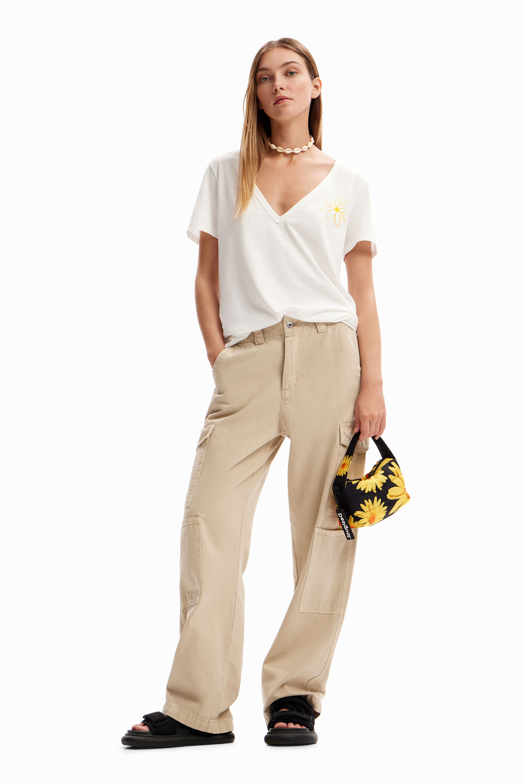 T-shirt col V fleur