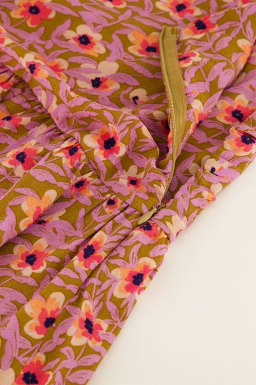 Groene skort met lila bloemenprint