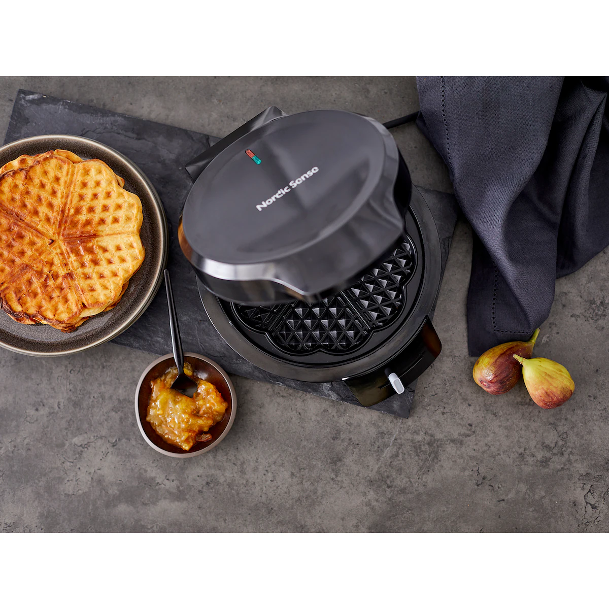 Nordic Sense Waffle maker 1000 watt Black