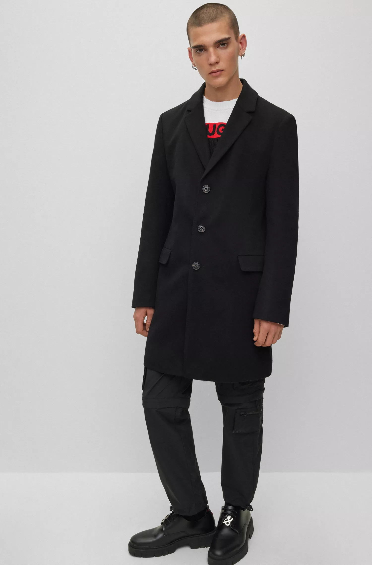 Casaco HUGO vermelho, corte slim, com botões e fechamento frontal, em cashmere.