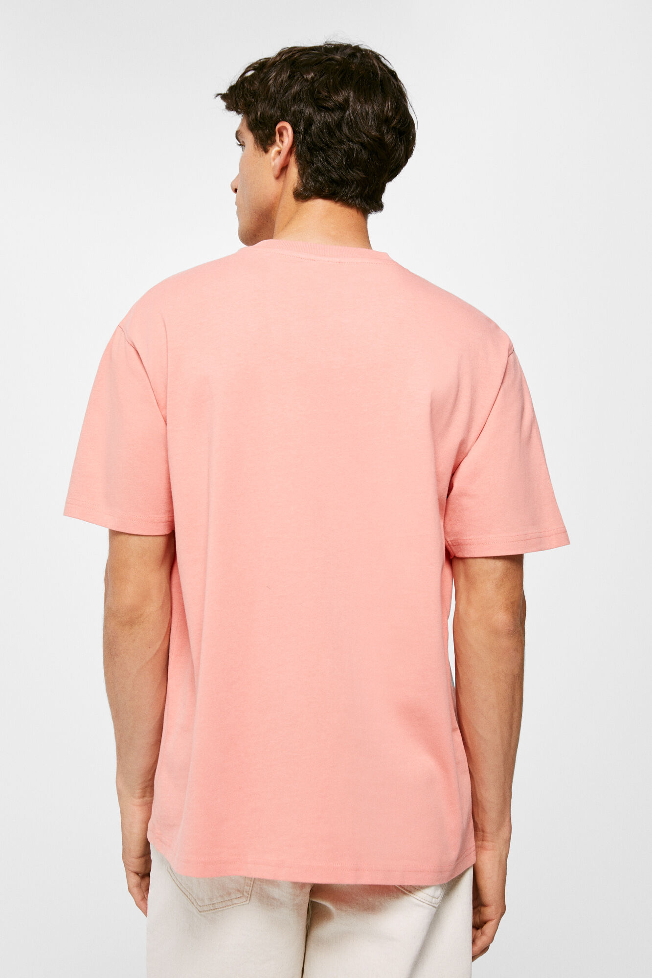Camiseta roxa com estampa de árvore