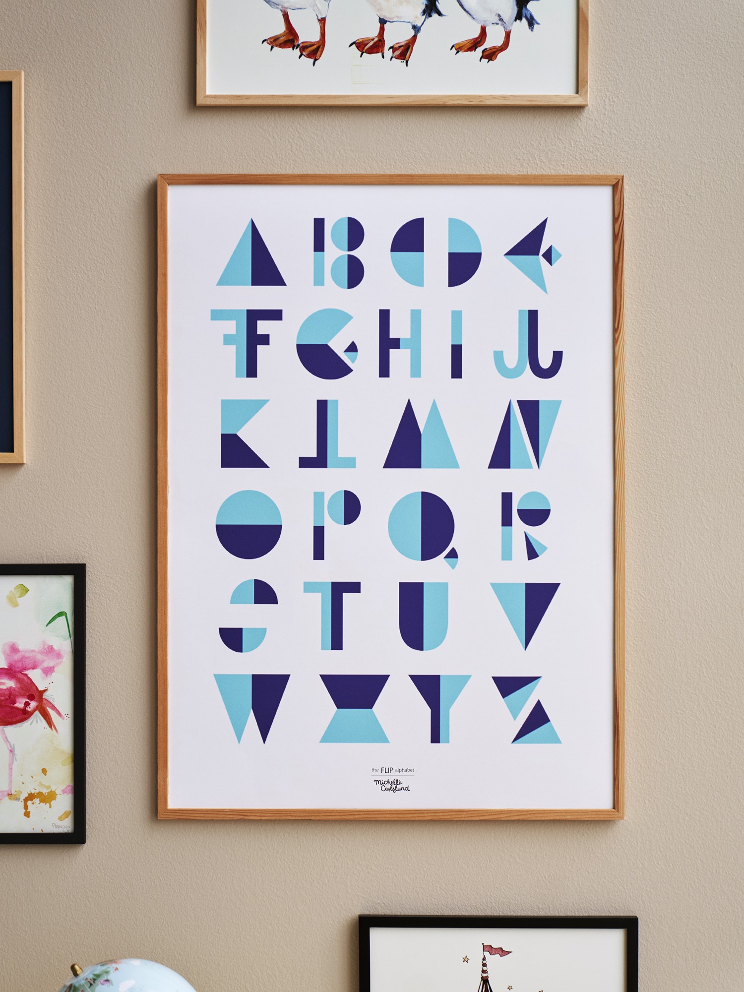 Plakat Flip Blue 50 x 70 | Michelle Carlslund. | Multi | Poster and Frame Kids