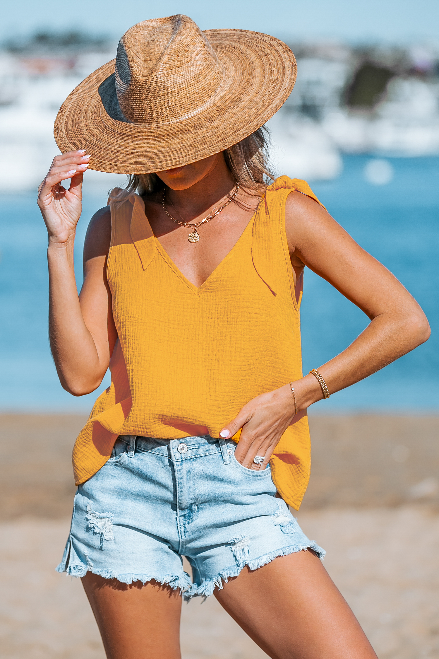 Haut avec col en V en pur coton et épaules à nouer jaune