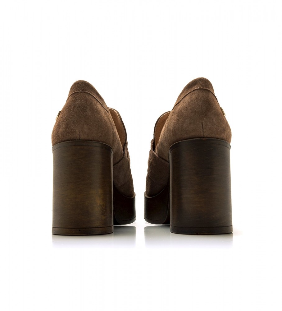 Sapatos de couro marrom Mustang anos sessenta