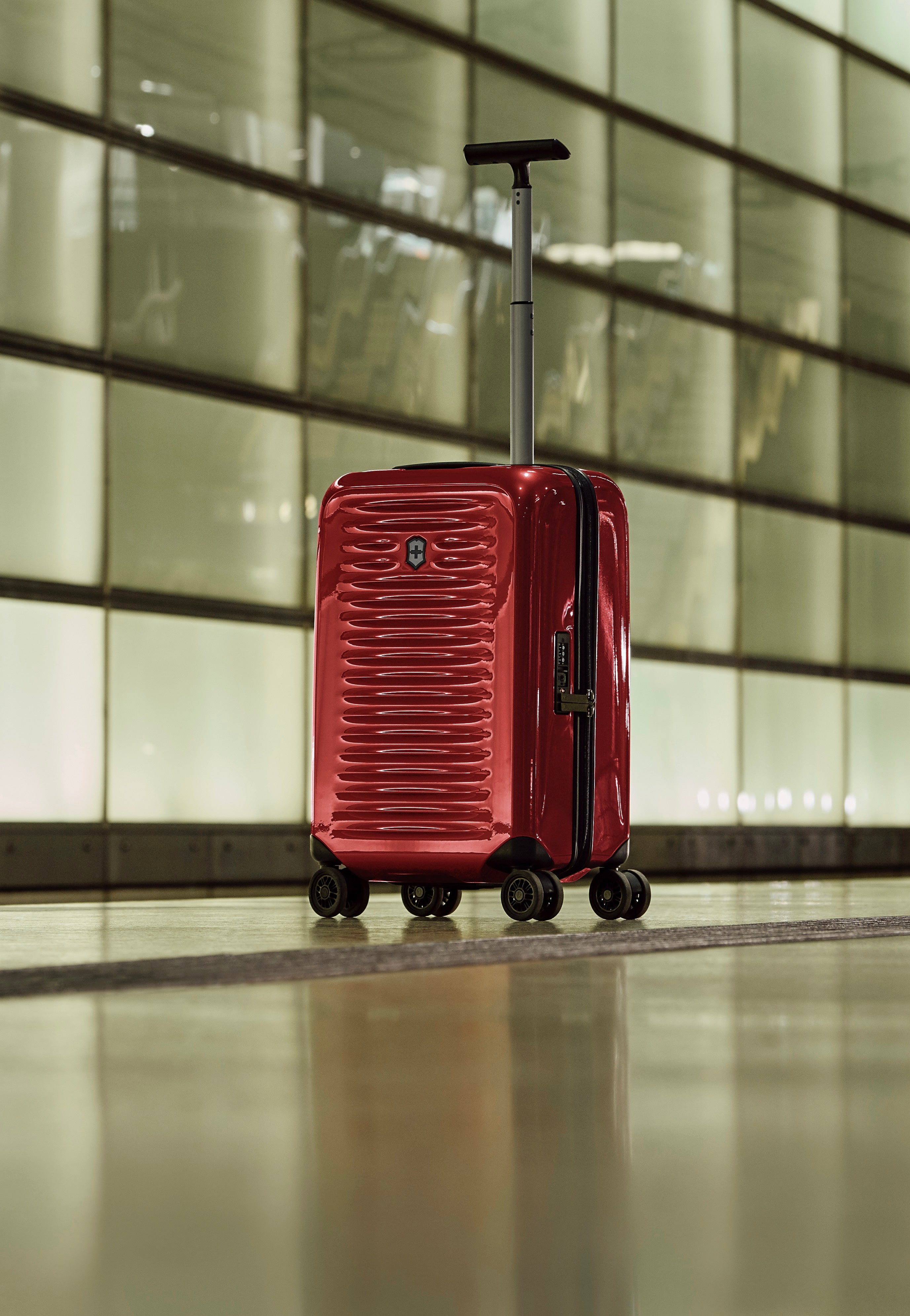 Airox Frequent Flyer Hardside Carry-On Victorinox Red - Koffer
