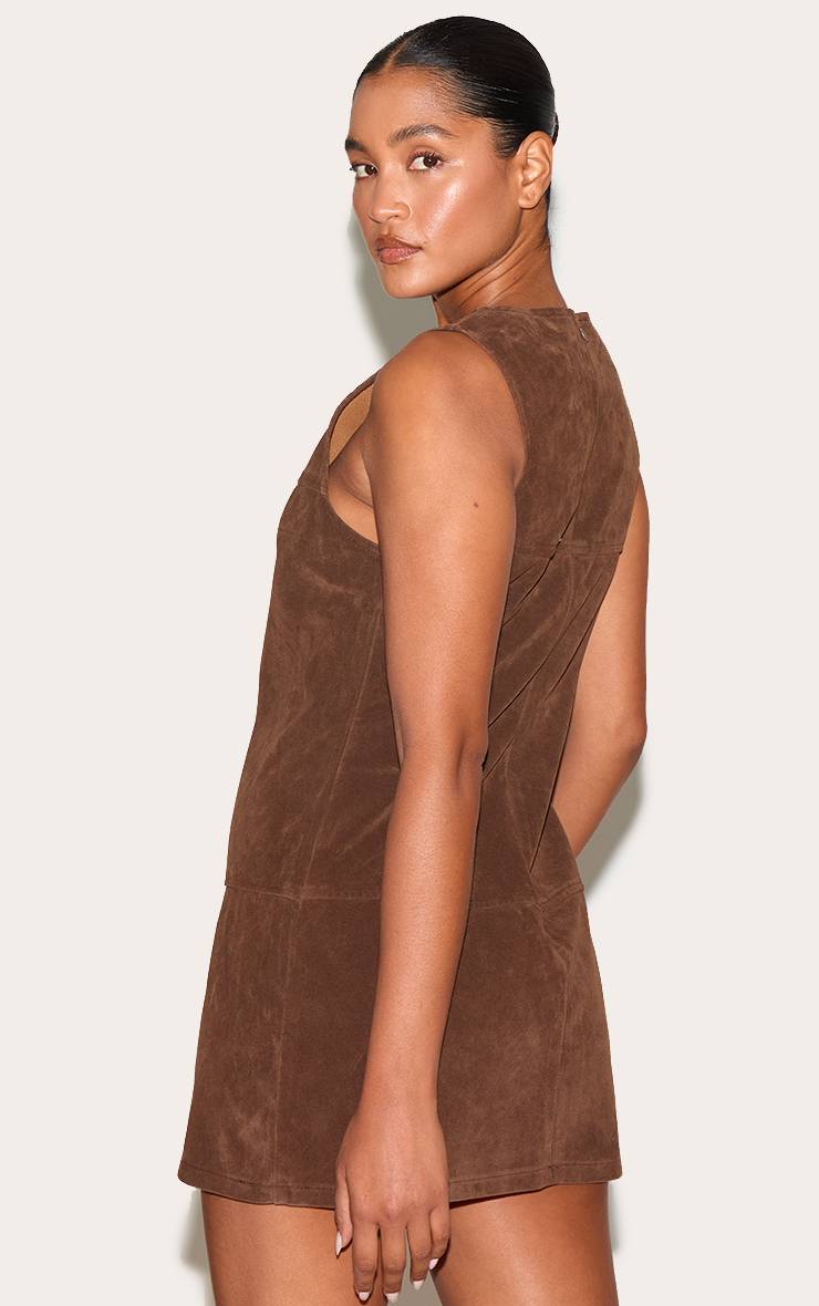 Deep Chocolate Robe Droite Sans Manches En Faux Suède Structuré Avec Détails De Coutures