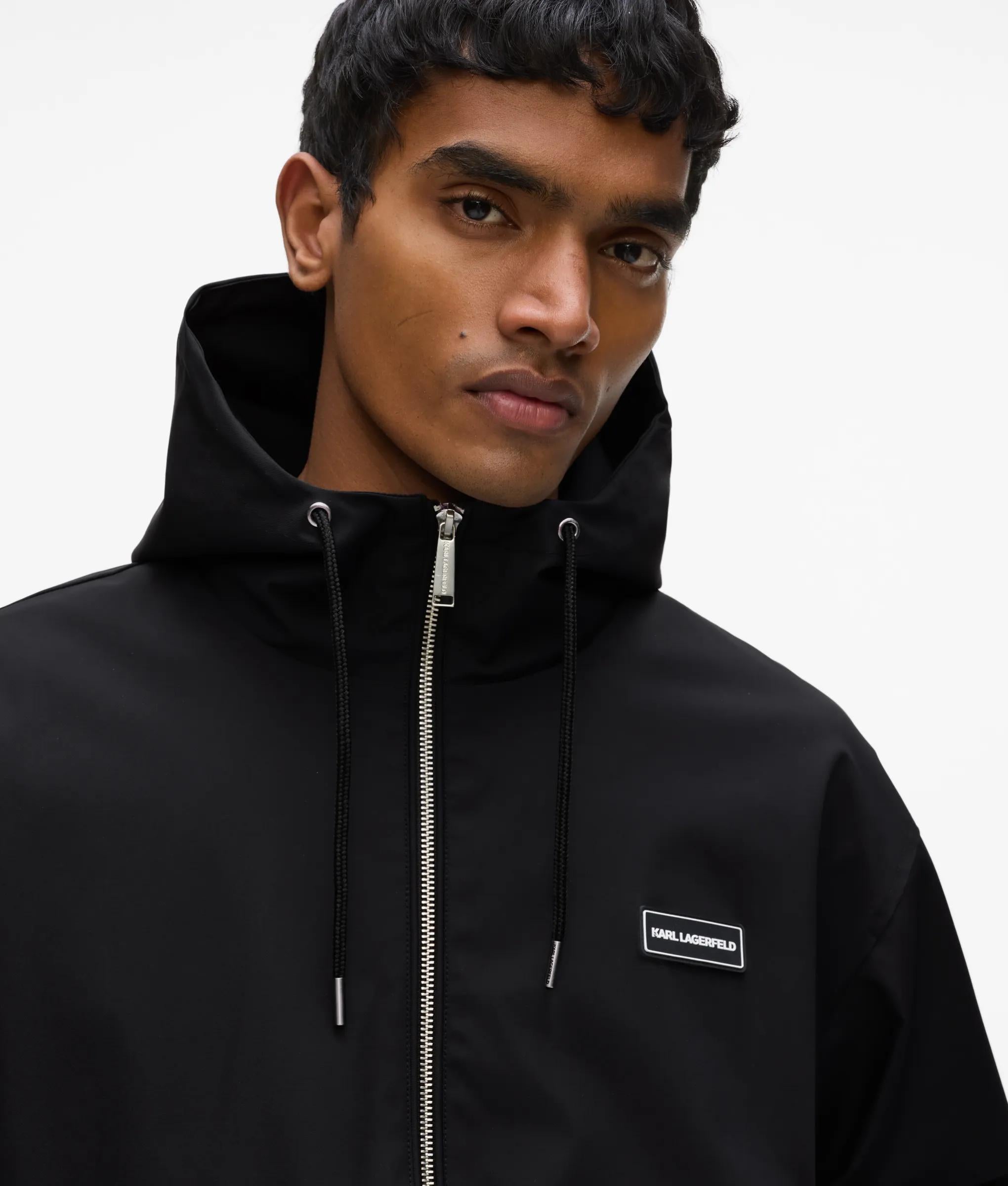 Jack met logopatch en ritssluiting