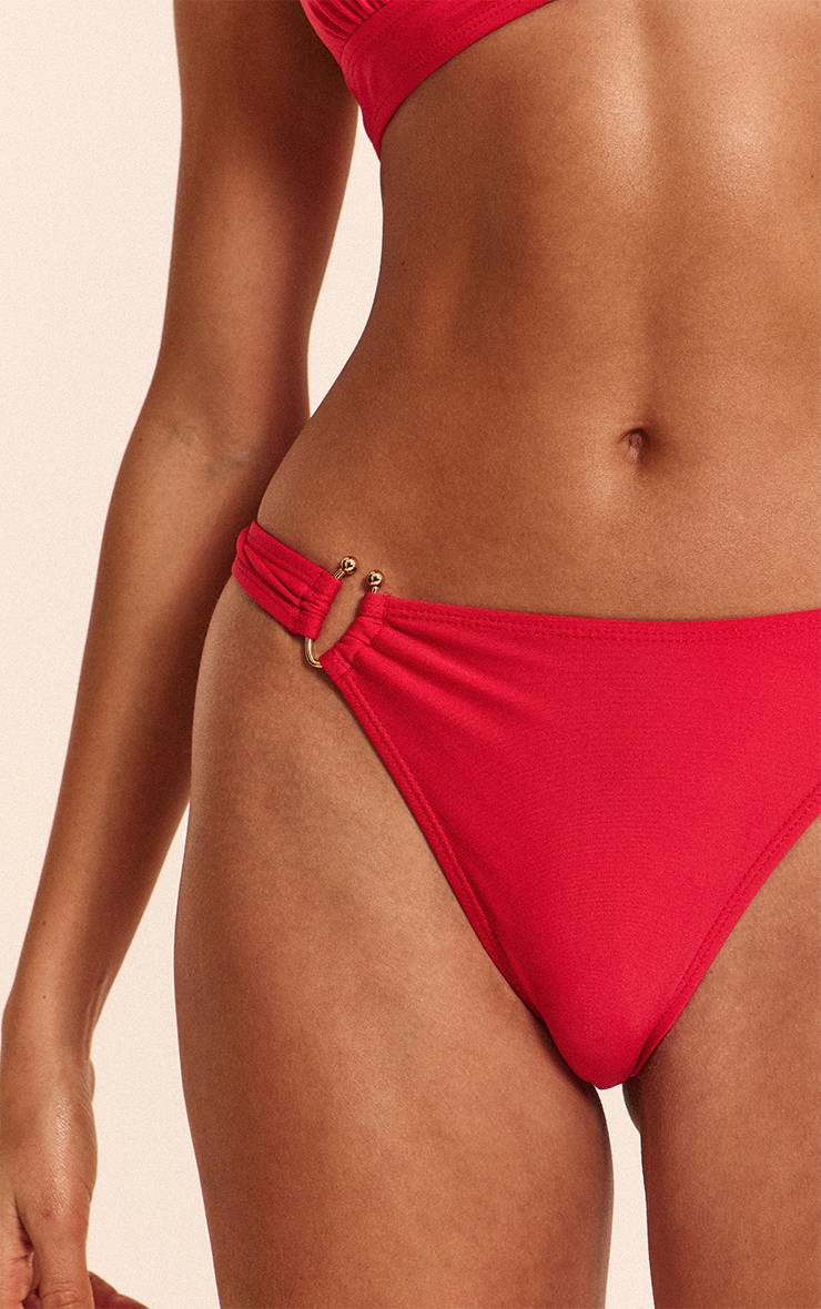 Rouge Bas De Bikini Tanga À Bordure De Perles