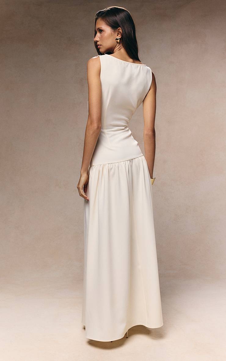 Crème Robe Maxi À Taille Basse Avec Boutons En Tissu Tissé