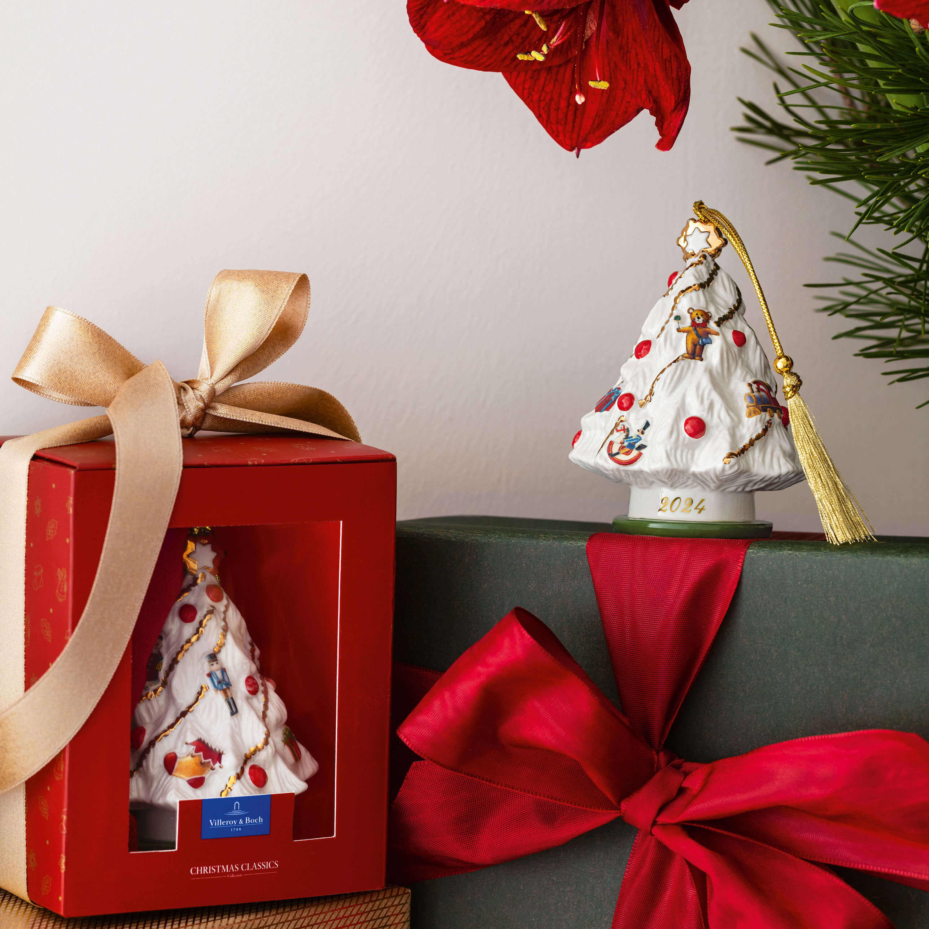 Christmas Classics Christmas ornaments Multi-colored, 2.9'' x 2.9'' x 3.9''