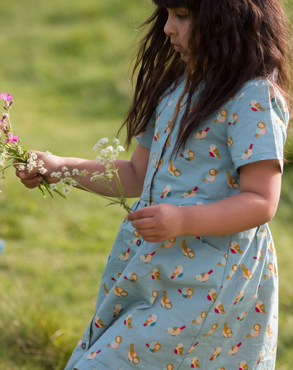 Kurzarmkleid RAINBOW BIRDS mit Knöpfen in hellblau