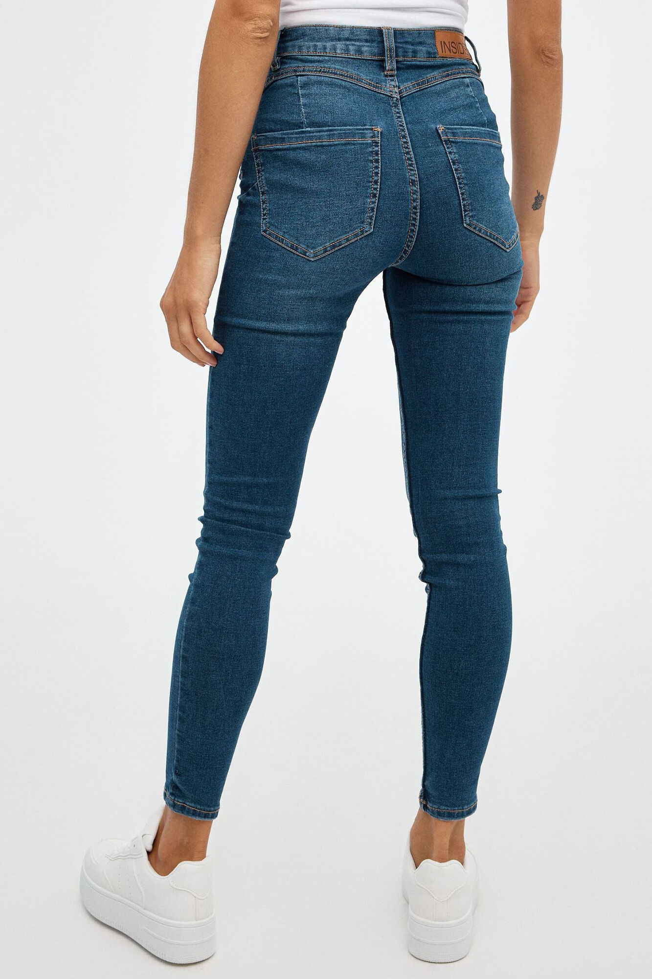 Calça jeans skinny push-up de cintura média