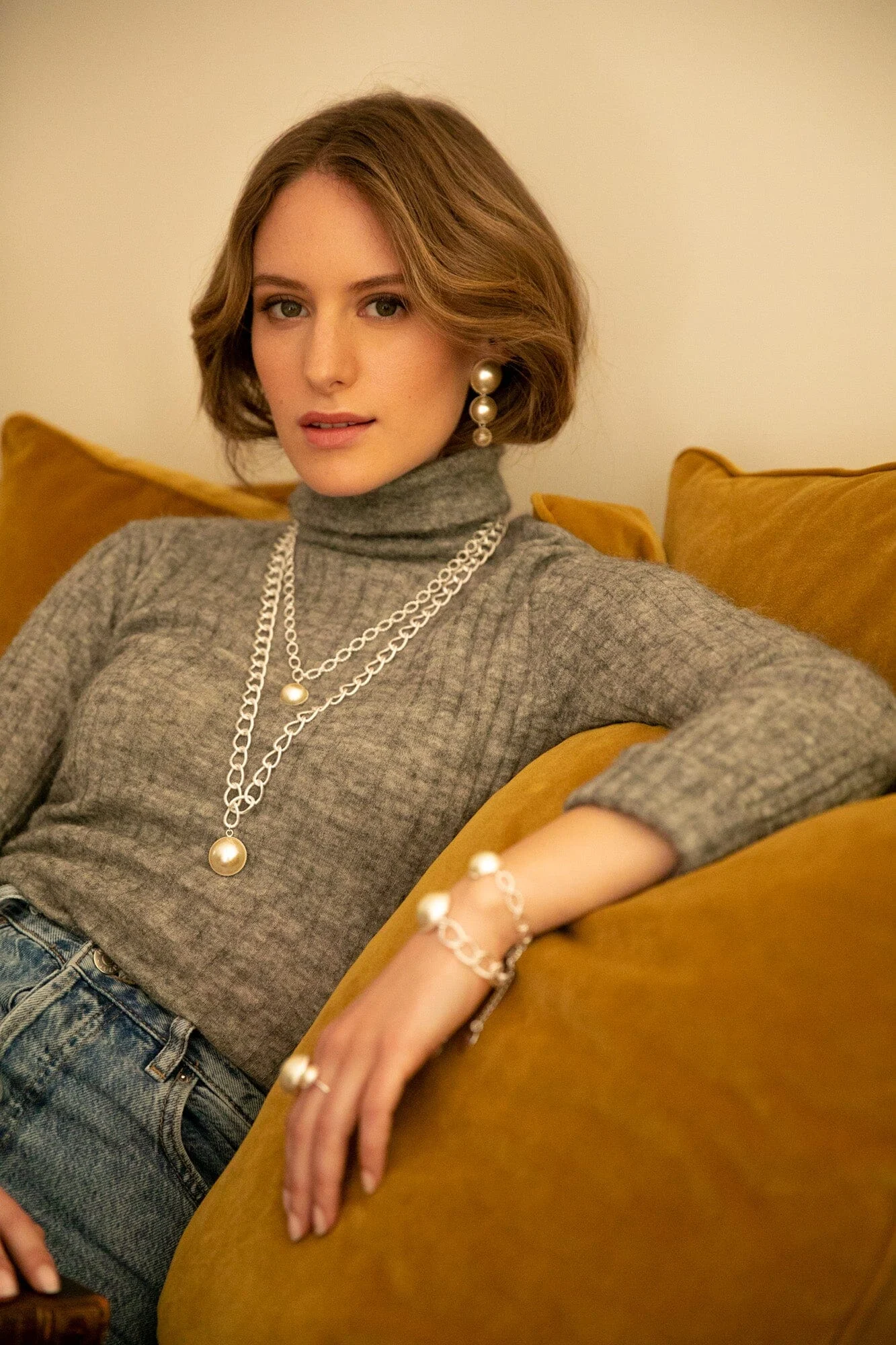 NÉLYA - Boucles d'oreilles puces pendantes perles doré à l'or fin | Argent