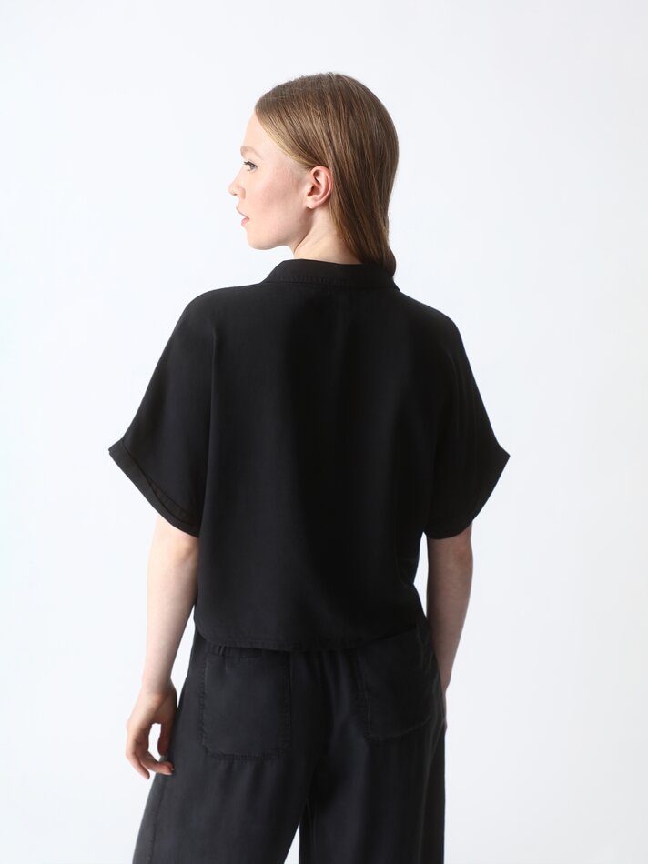 Camisa jeans cropped com nó - Preta