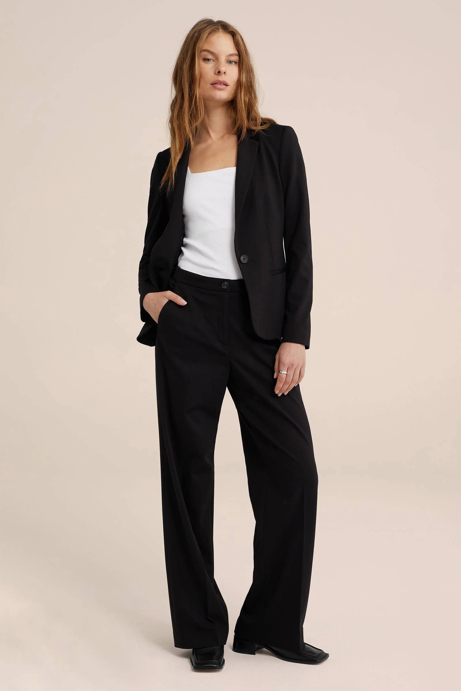 WE Fashion straight fit pantalon zwart