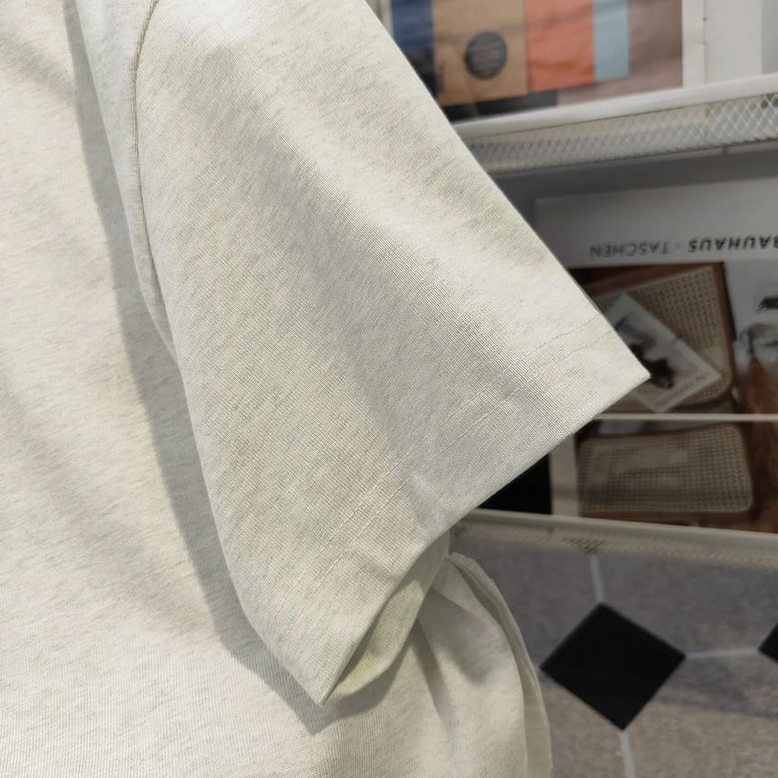 Bolgivy - Oversized T-shirt met korte mouwen en kattengitaarprint