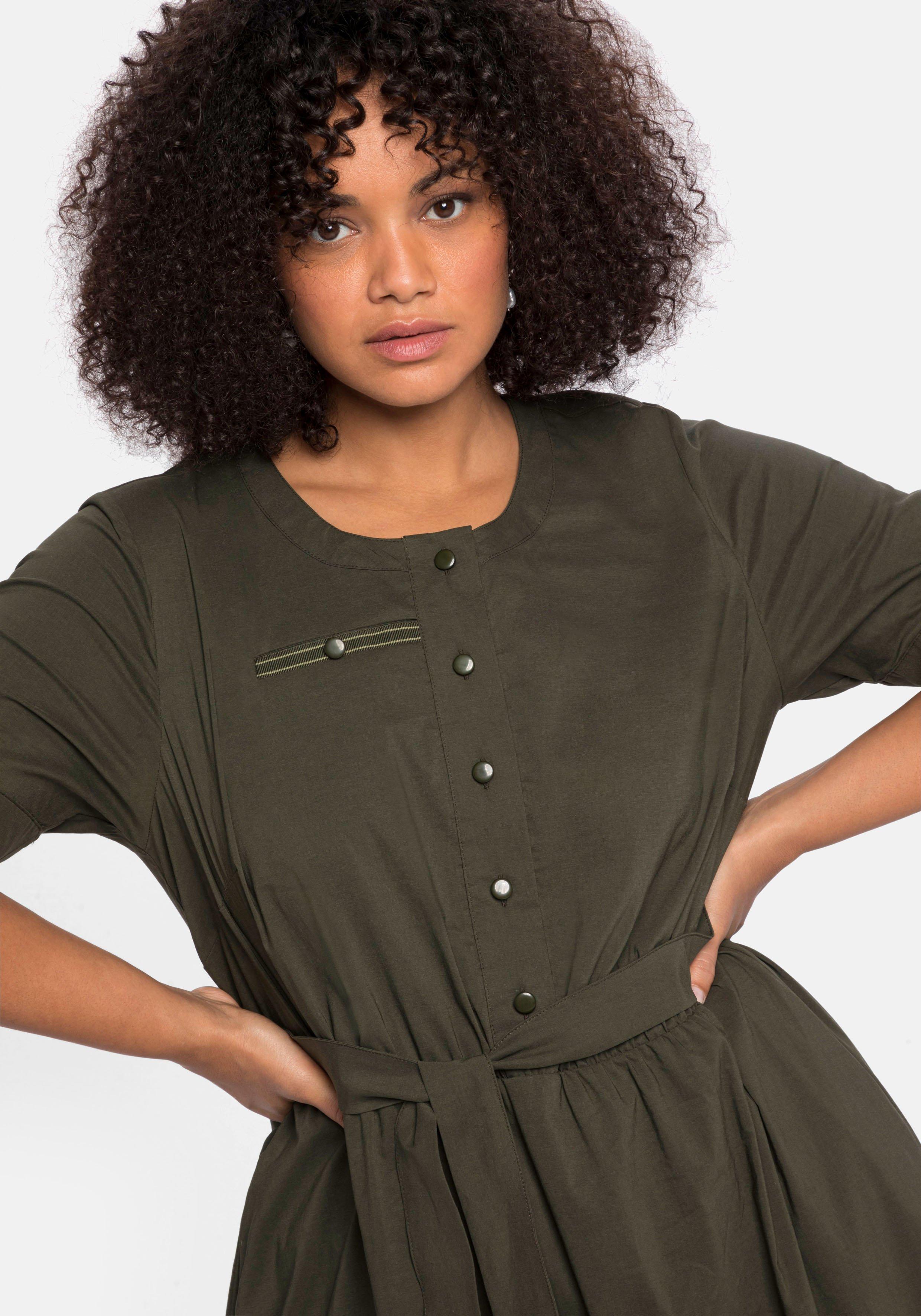 Kleid mit Knopfleiste und Bindegürtel