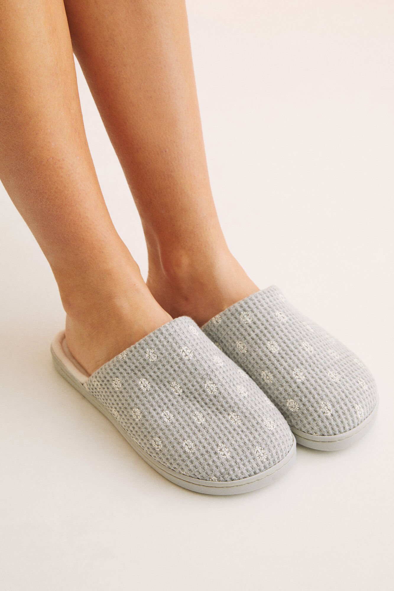 Zapatillas casa flores Miffy - cinza