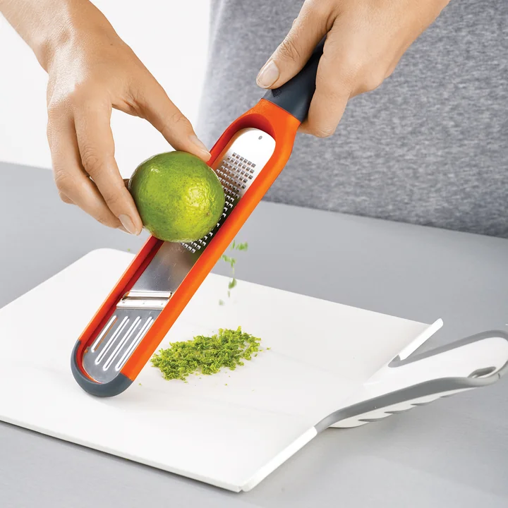 Joseph Joseph - Handi-Grate 2-in-1 Mini-Reibe und -Hobel, orange