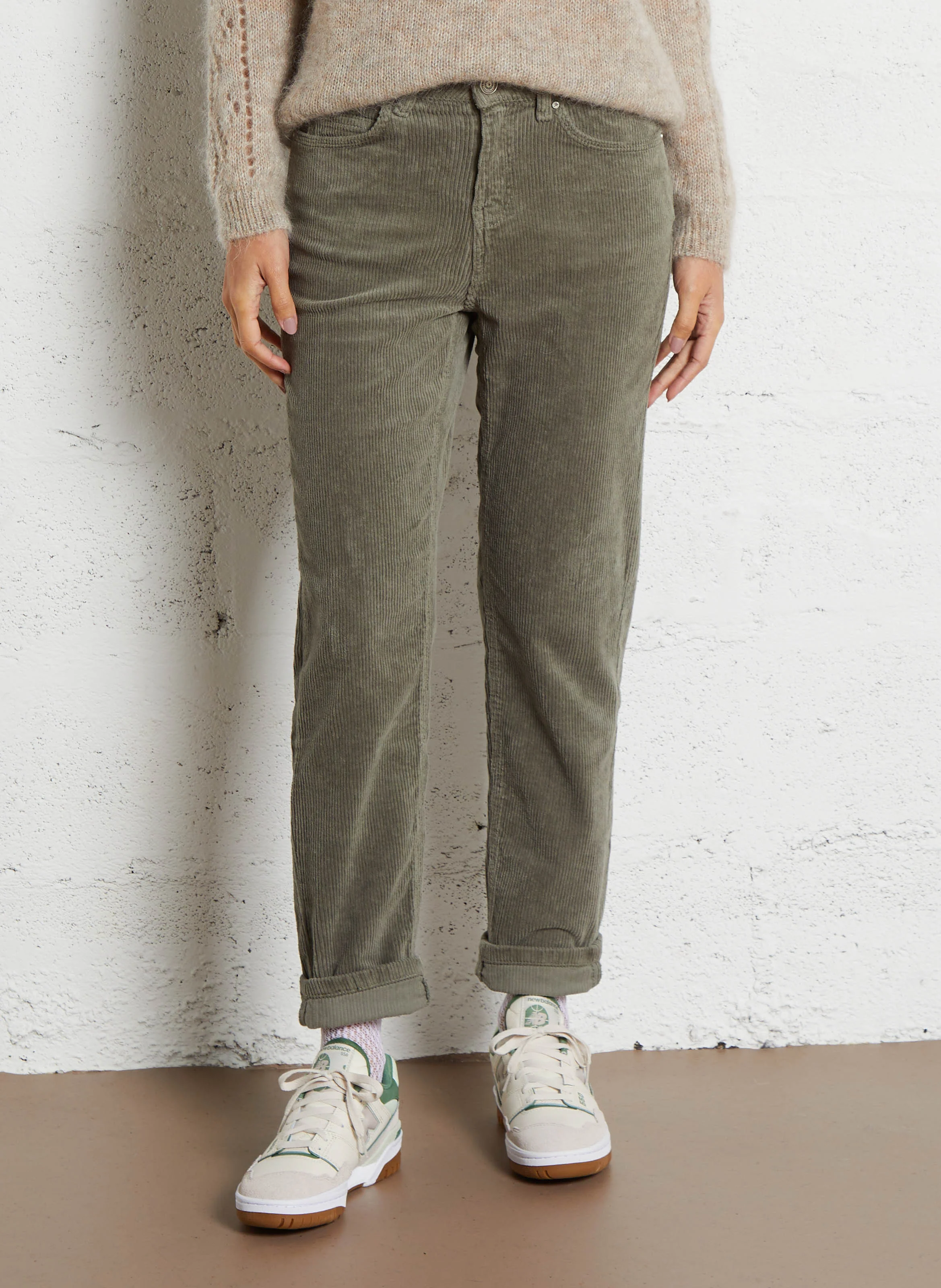 PAVLINA - Pantalon droit velours côtelé en coton stretch| Vert