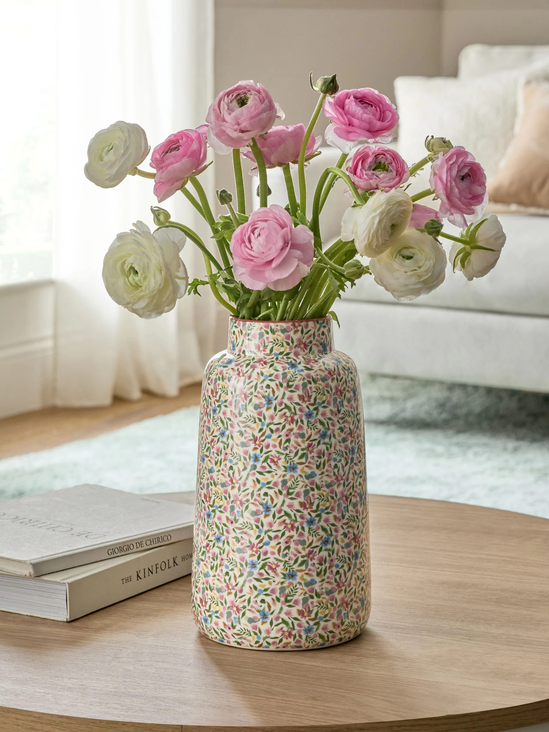 Grote vaas met fijne bloemenprint