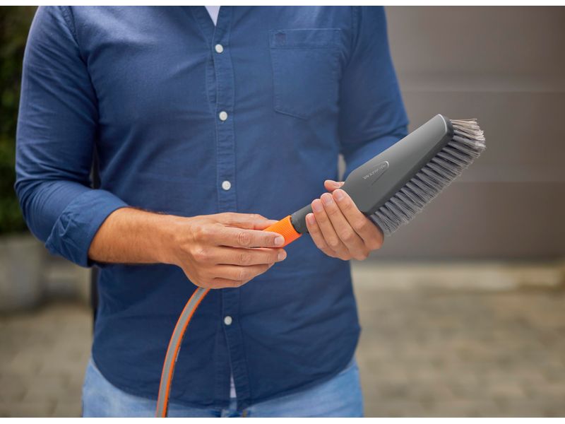 GARDENA Cleansystem Handbürste M soft Zur Nassreinigung kleinerer, empfindlicher Oberflächen