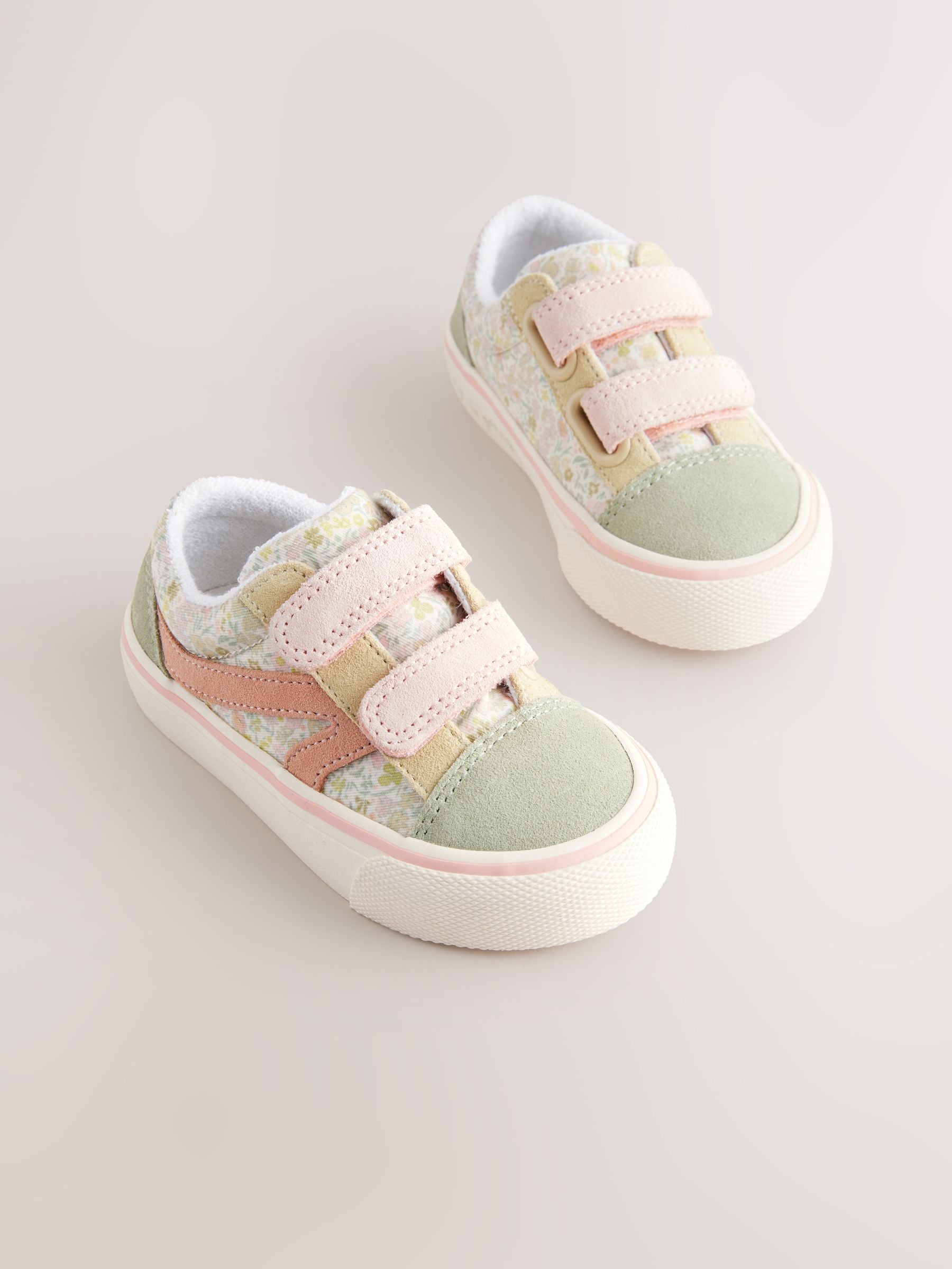 Saliegroen gebloemd - Sneakers met klittenbandsluiting