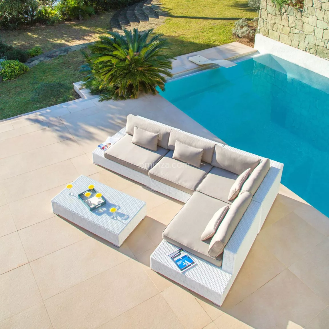 Salon de jardin d'angle en résine tressée 5 places collection 2024 Palma Blanc et taupe