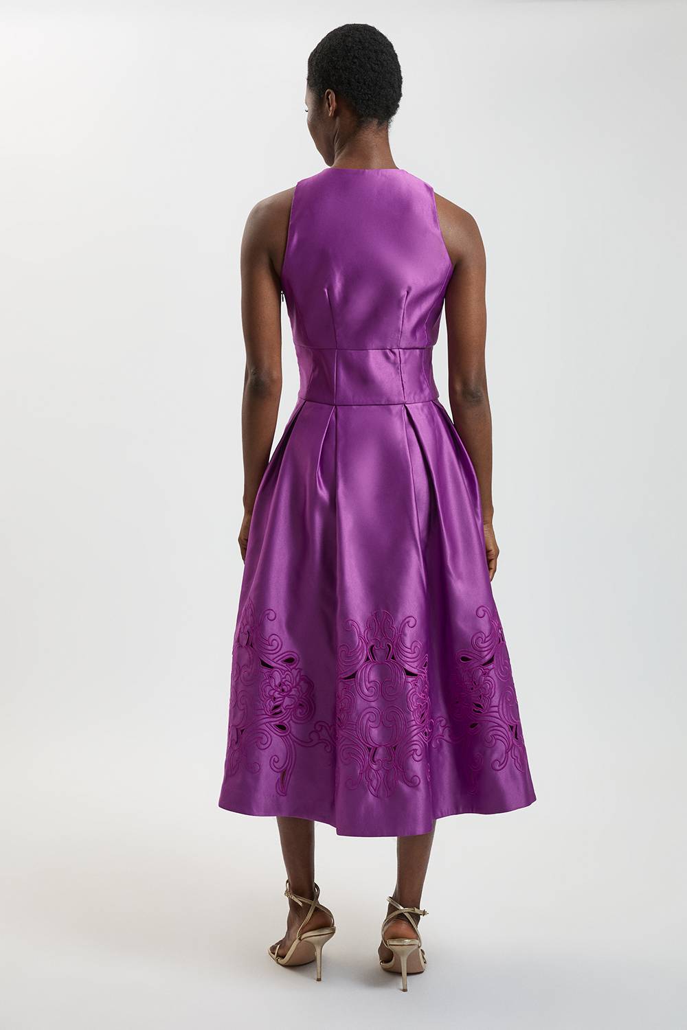 KarenMillen Robe Midi Ajustée En Satin Avec Découpes Ajourées Et Col Licou