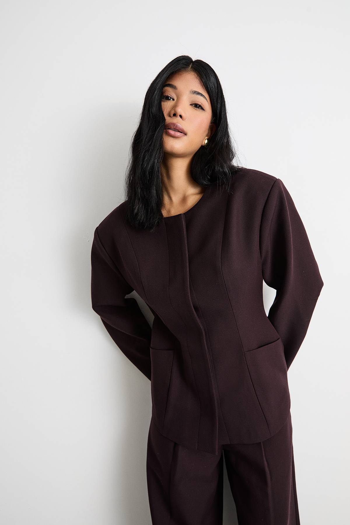 Warehouse Blazer Premium Tailleur à Épaules Extrêmes et Taille Moulée
