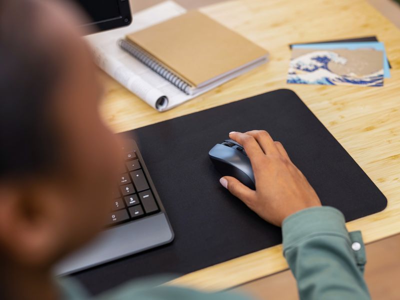 Trust Mouse Pad XXL Schwarz Extragrosses Mauspad mit optimierter Oberflächenstruktur und ausreichend Platz für Maus und Tastatur