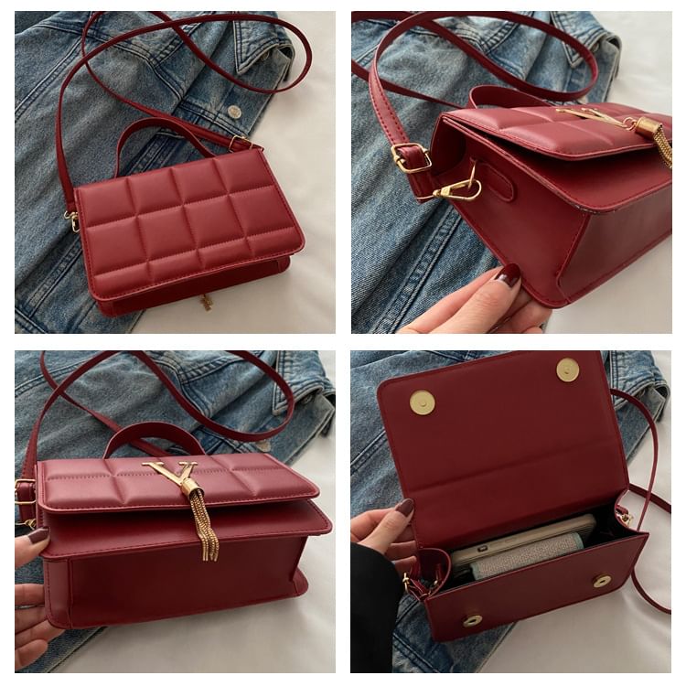 Kleevelind - Gewatteerde flap met kwastjes crossbody tas