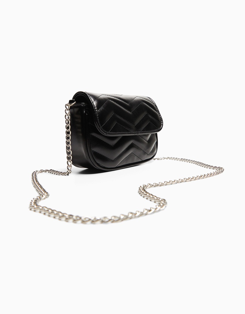 Bolsa transversal acolchoada com efeito de couro