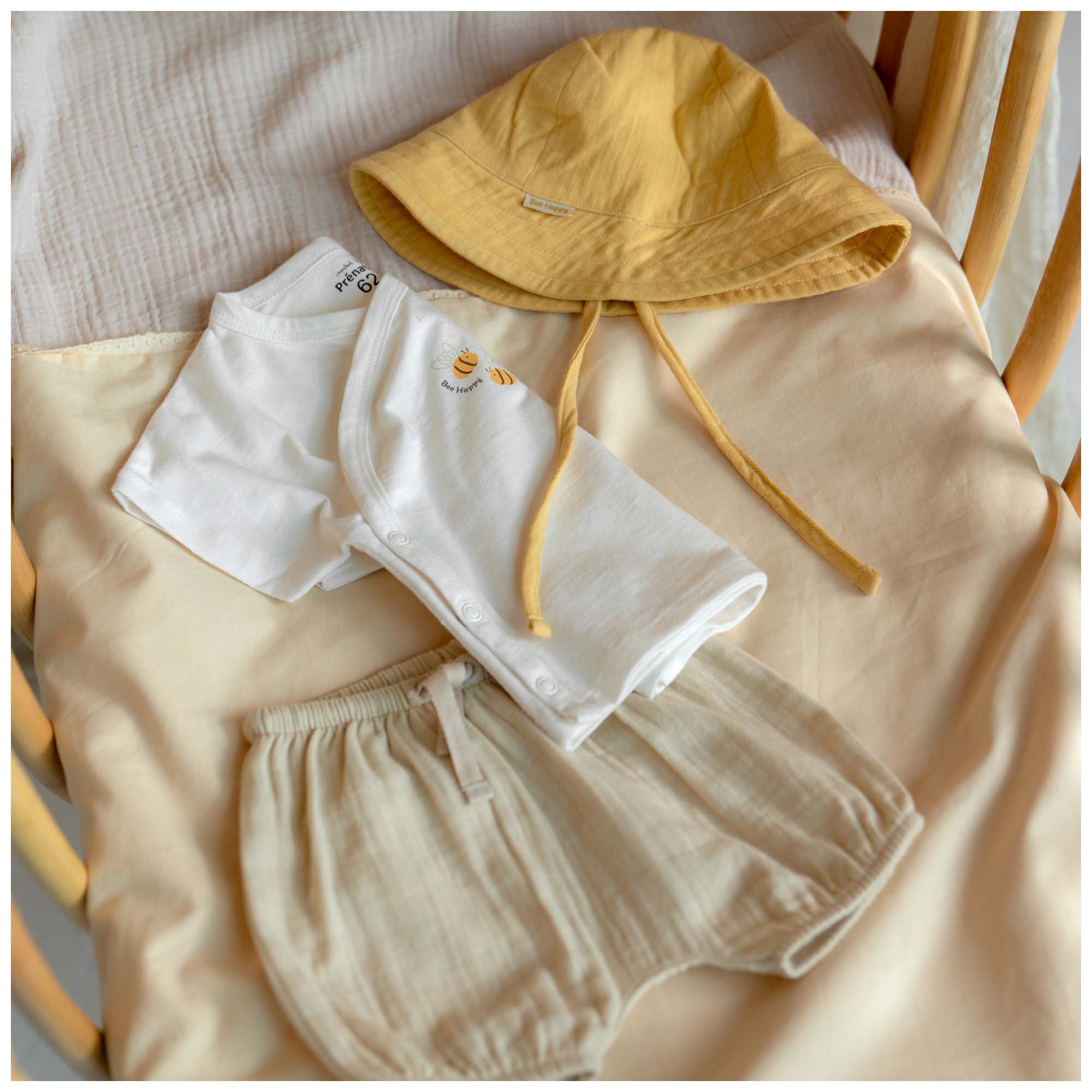 Prénatal newborn short mousseline  effen beige