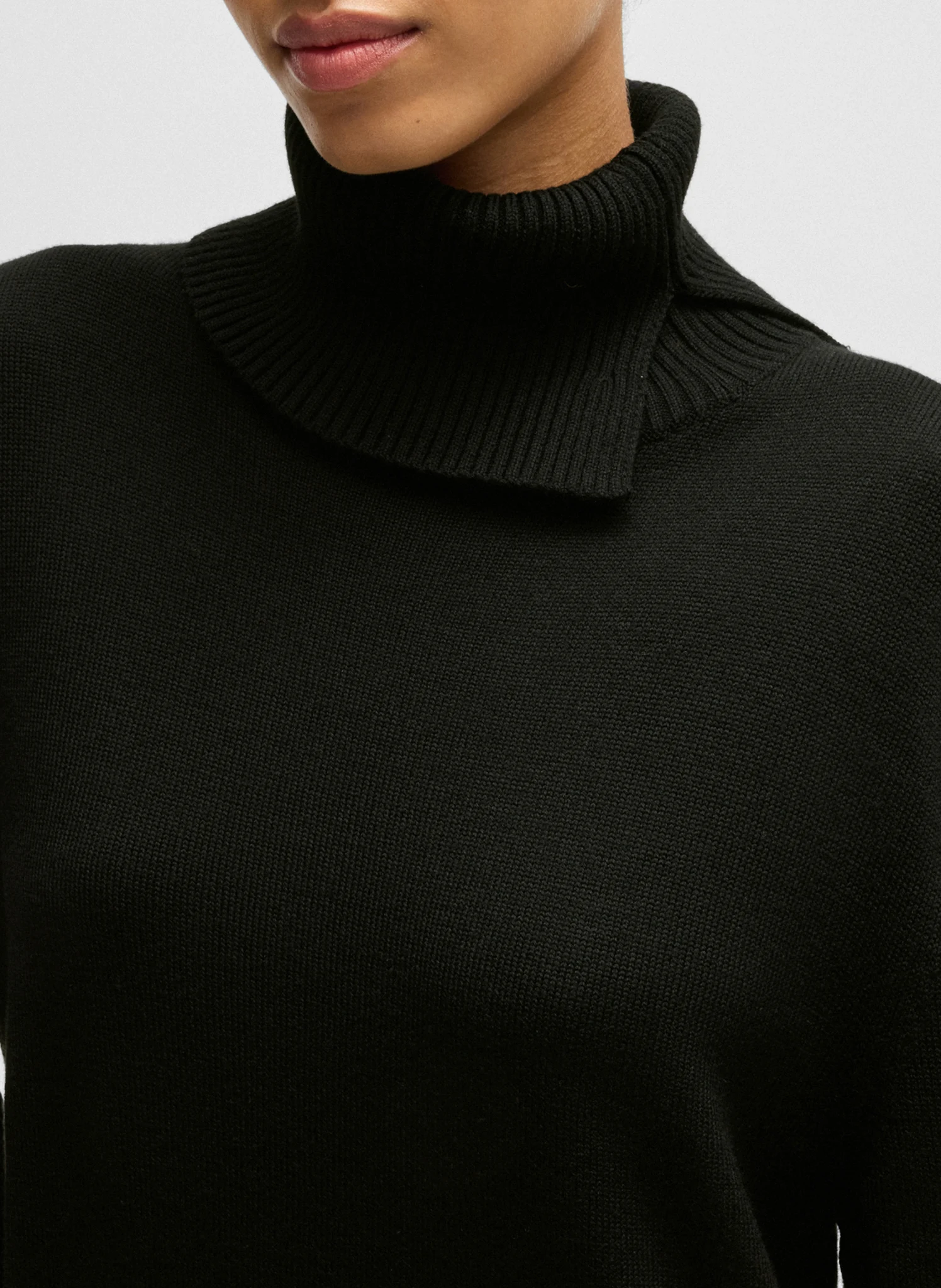 Robe courte pull col montant en laine mélangée | Noir