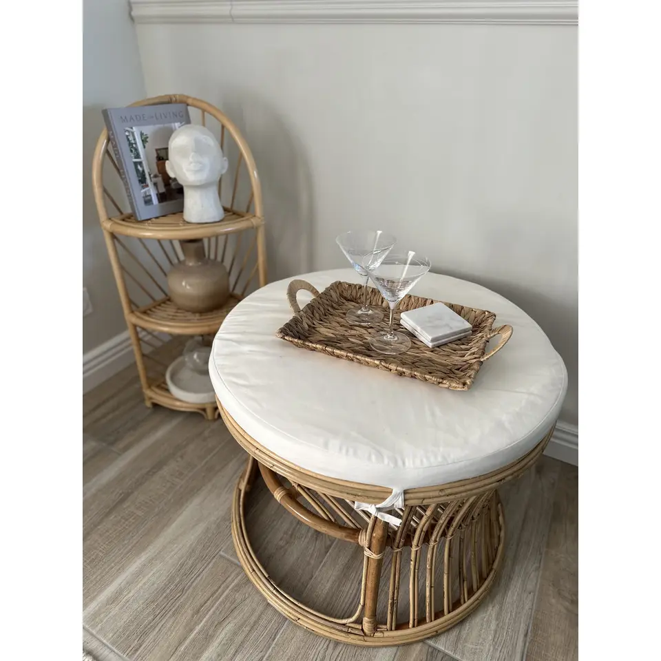 Pouf in beige van rotan