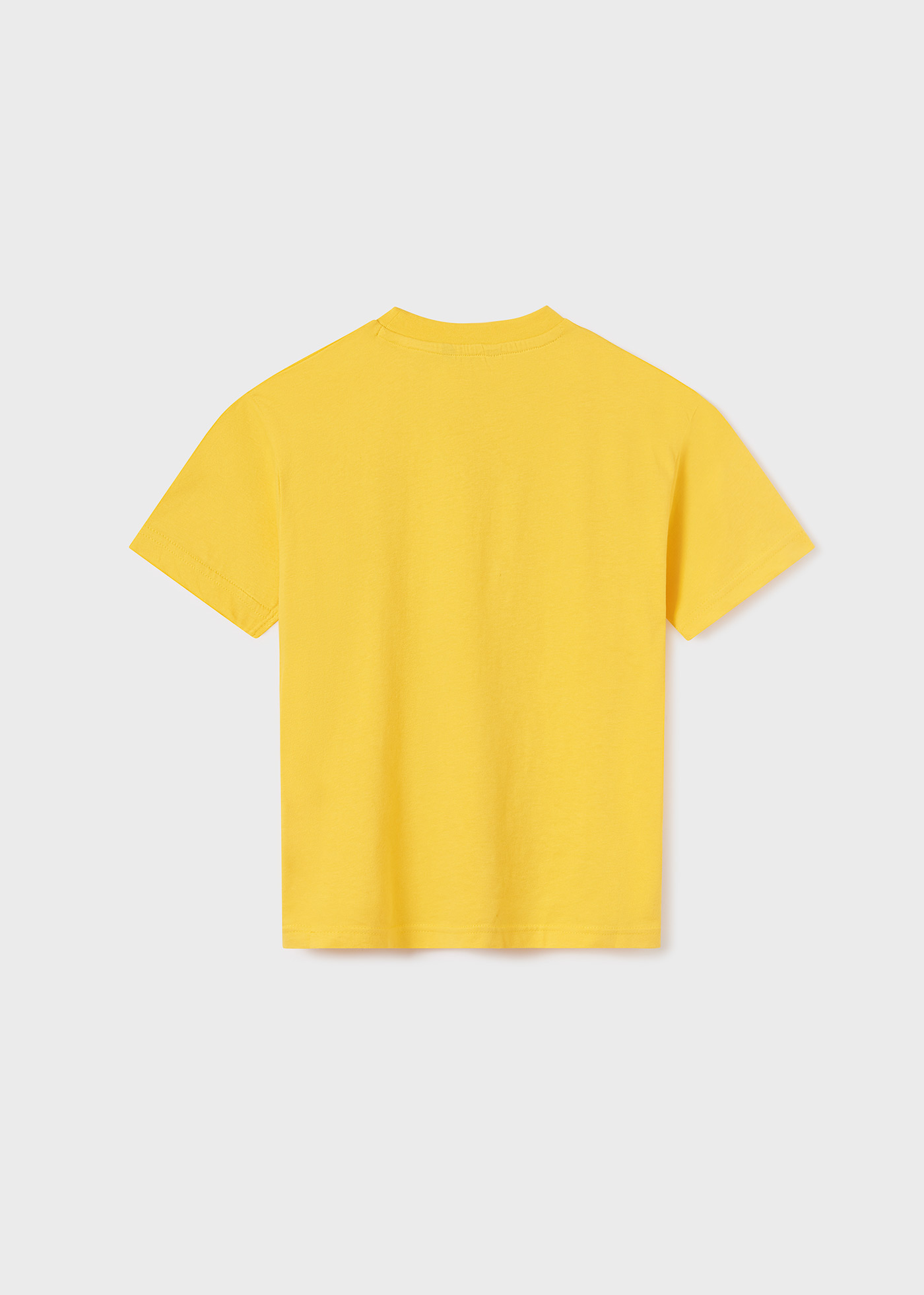 Camiseta infantil com estampa sustentável em algodão.