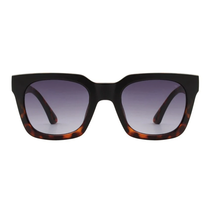 A. Kjærbede  Nancy solbrille - Black Demi Tortoise